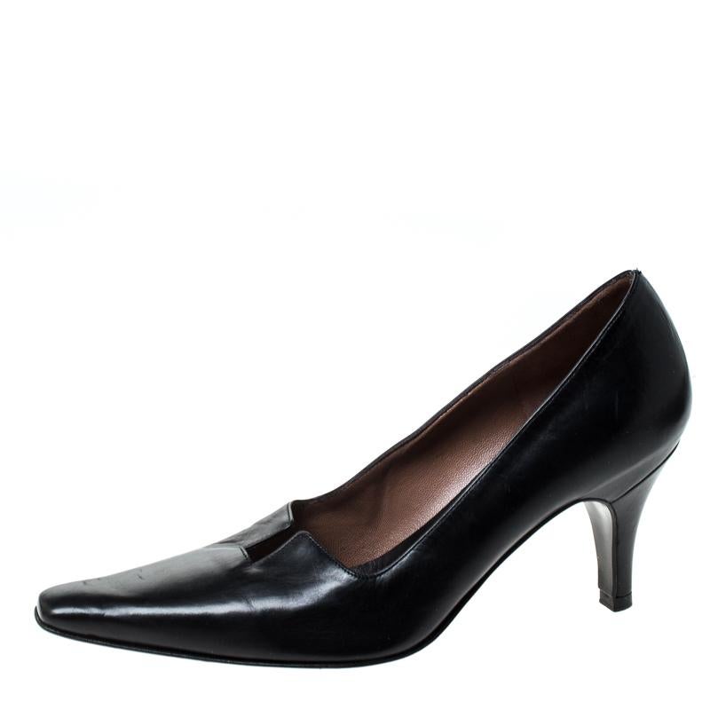 This pair of Gucci pumps is a timeless classic. Step out in style while flaunting these black shoes covered in leather. They feature square toes, leather insoles and 7 cm heels to offer ease as well as a little lift.

This pair of Gucci pumps is a
