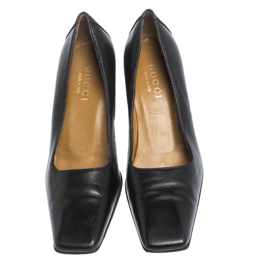 These elegant Gucci pumps will be your favourite go-to option for any occasion. Crafted in Italy, these pumps are made from leather and are styled with square toes and 7 cm block heels that are stylish and comfortable. They are finished with leather