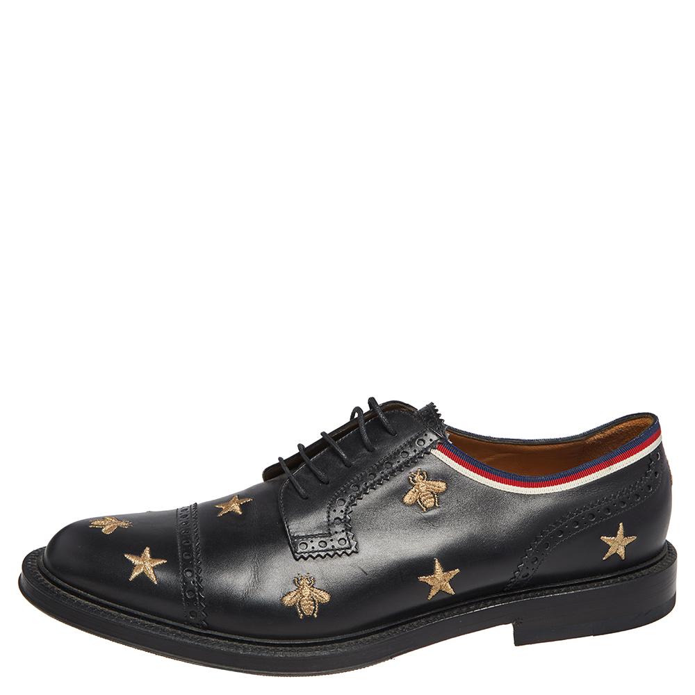 The House of Gucci makes these oxfords that have been elegantly designed with signature accents. Covered with black leather, these oxfords feature the stars and bees embroidery on the upper with the iconic Web strap highlighting their beauty. Be