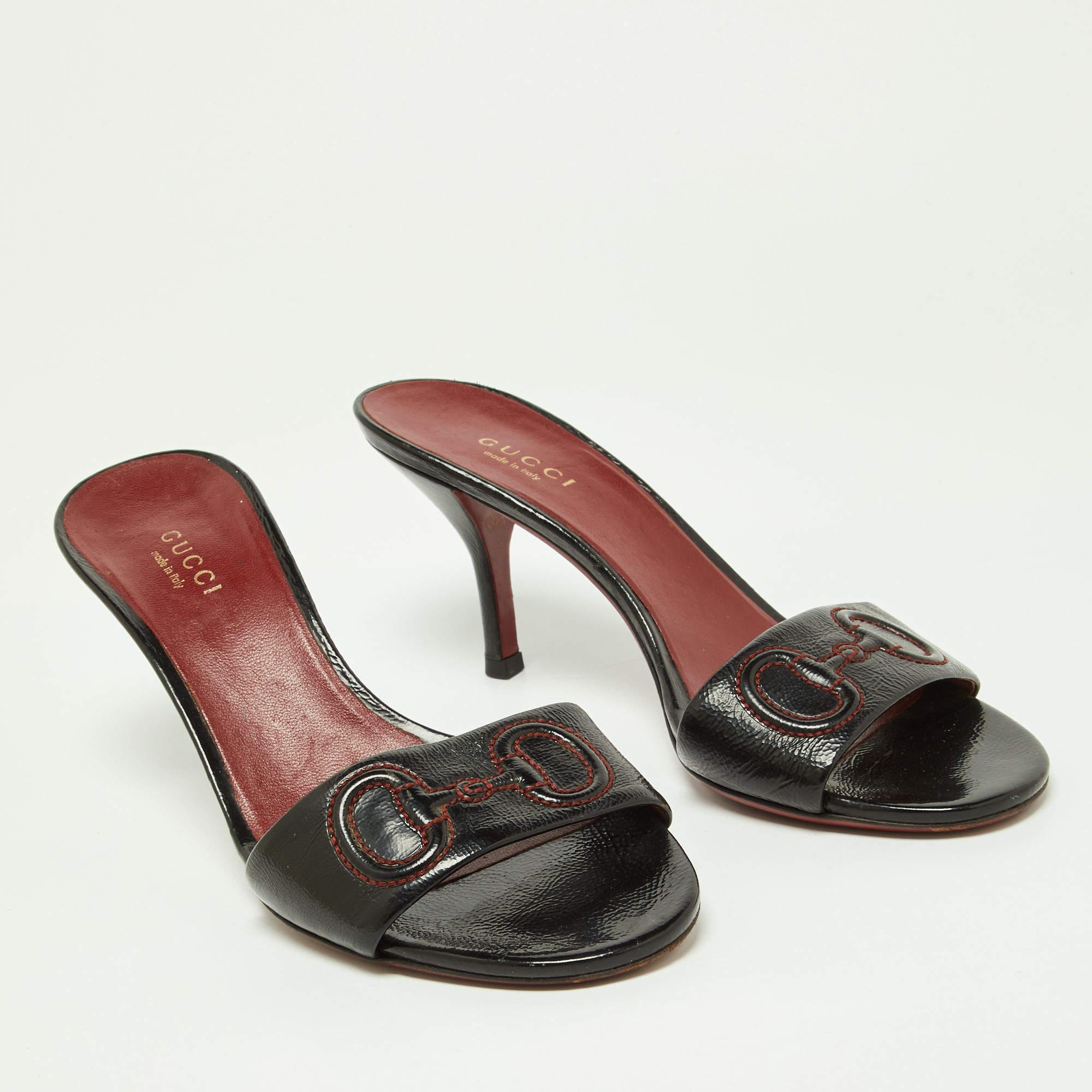 Schwarze Gucci-Sandalen mit Lederstickerei und Horsebit- Slide Größe 36 im Zustand „Gut“ im Angebot in Dubai, Al Qouz 2
