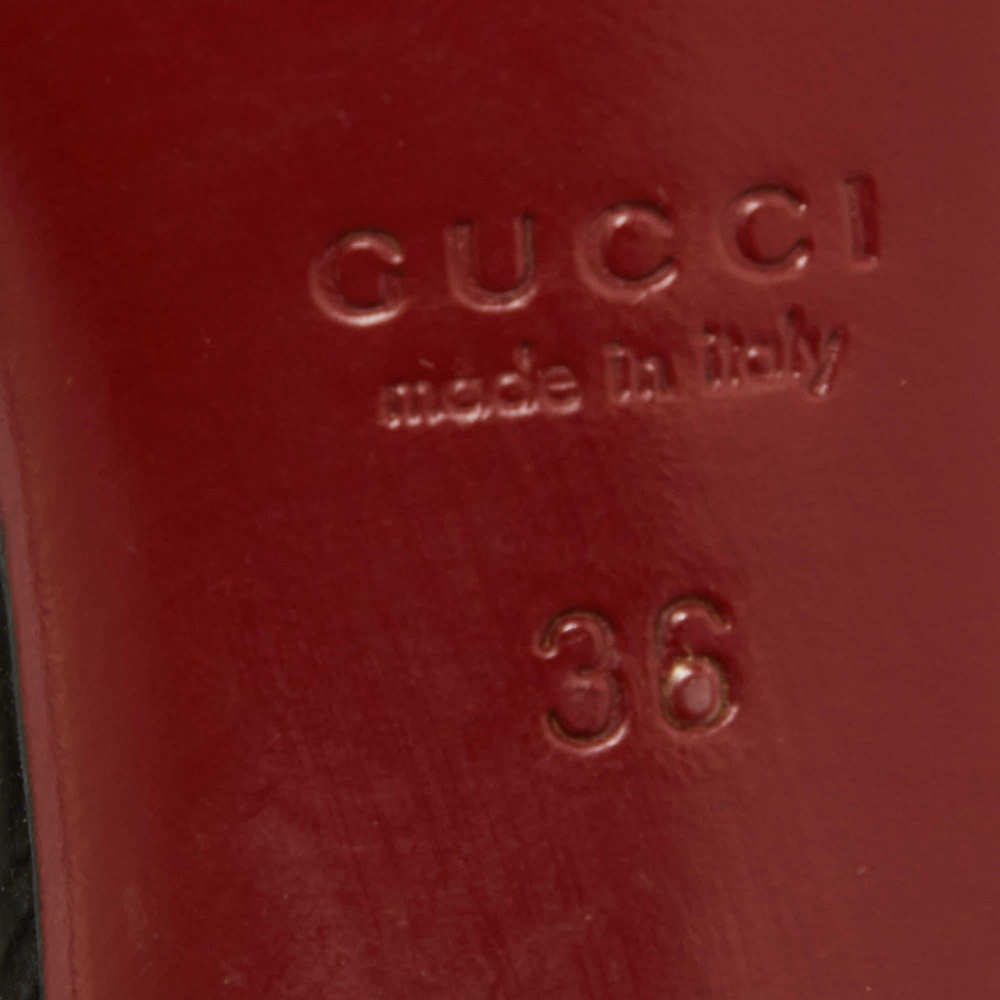 Schwarze Gucci-Sandalen mit Lederstickerei und Horsebit- Slide Größe 36 Damen im Angebot