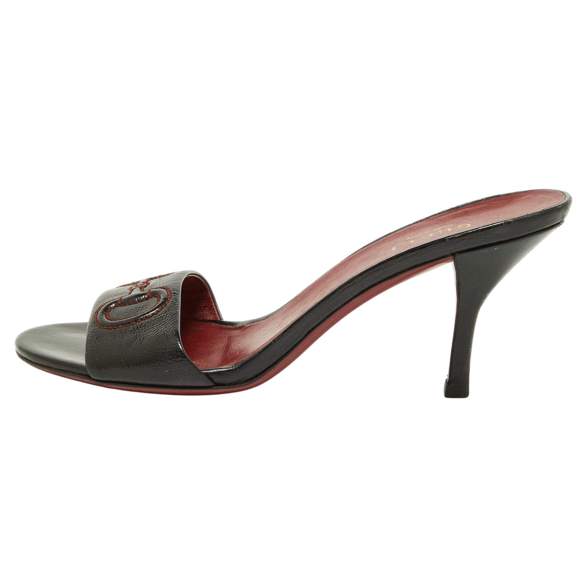 Schwarze Gucci-Sandalen mit Lederstickerei und Horsebit- Slide Größe 36 im Angebot