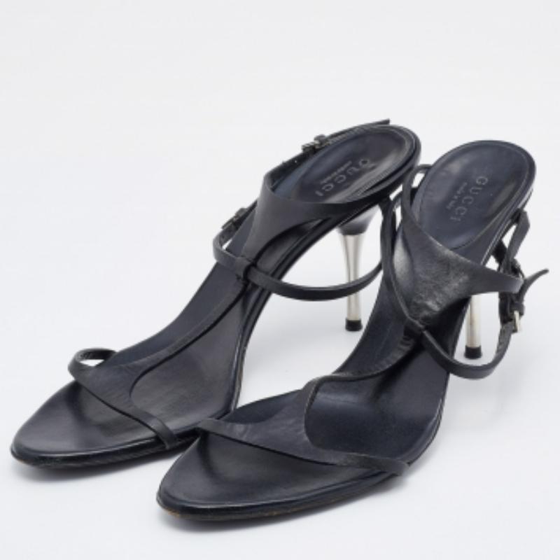 Schwarze Gucci Riemchensandalen aus Leder Größe 37,5 Damen im Angebot