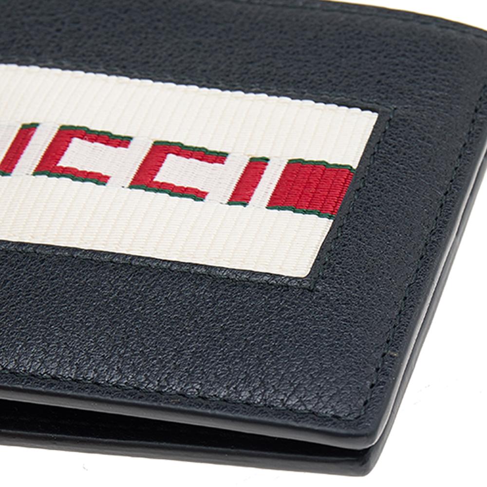 Gucci Black Leather Stripe Logo Bifold Wallet In New Condition In Dubai, Al Qouz 2