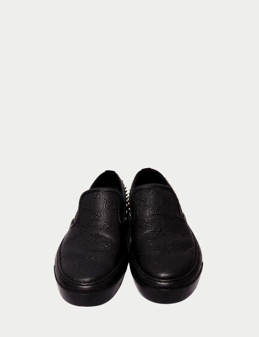 Chaussures à enfiler en cuir noir clouté de Gucci - EU 35.5 Excellent état - En vente à Amman, JO
