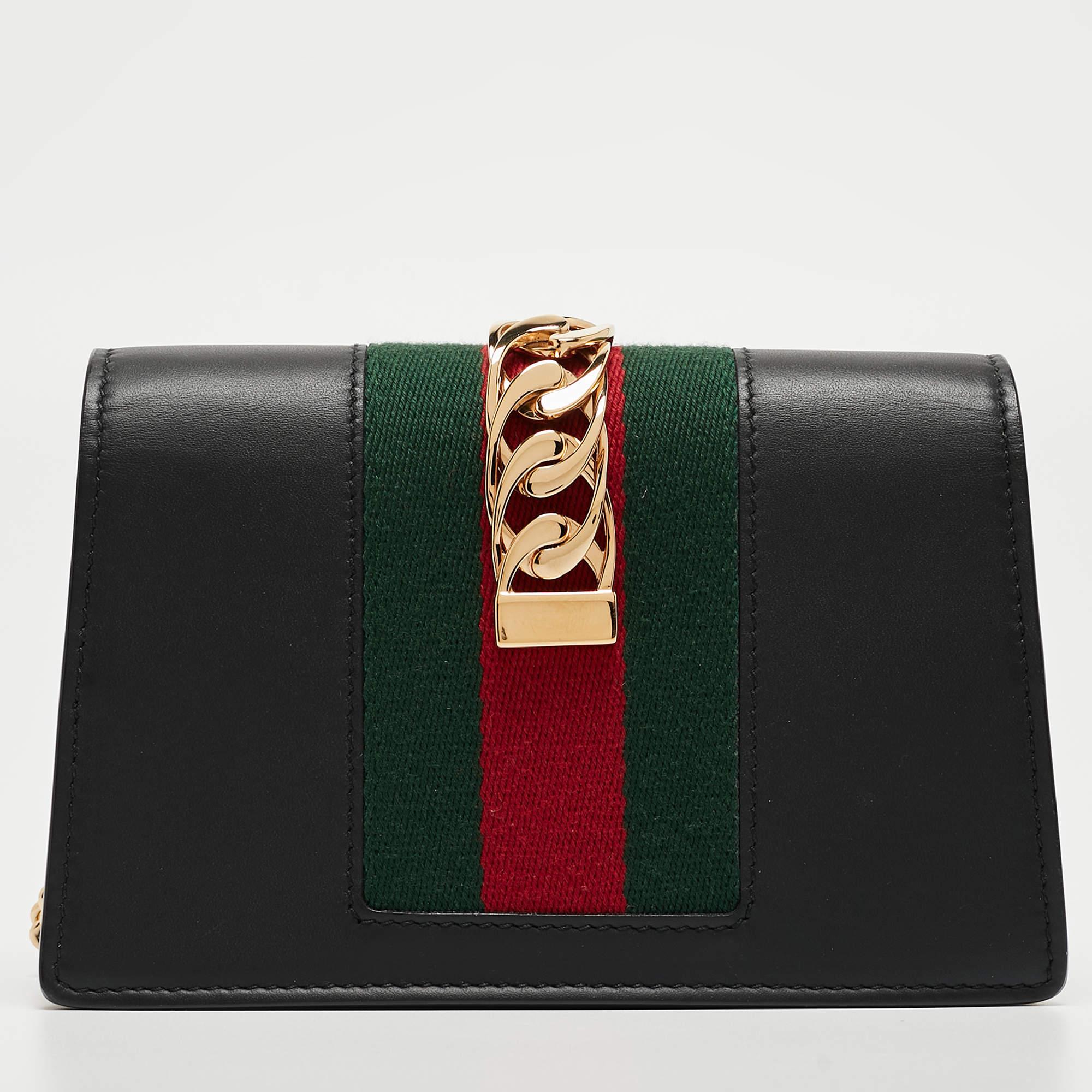 From the house of Gucci comes this gorgeous Sylvie shoulder bag that will perfectly complement all your outfits. It has been luxuriously crafted from leather and styled with a chain-web decorated flap and a buckle lock to secure the suede interior.