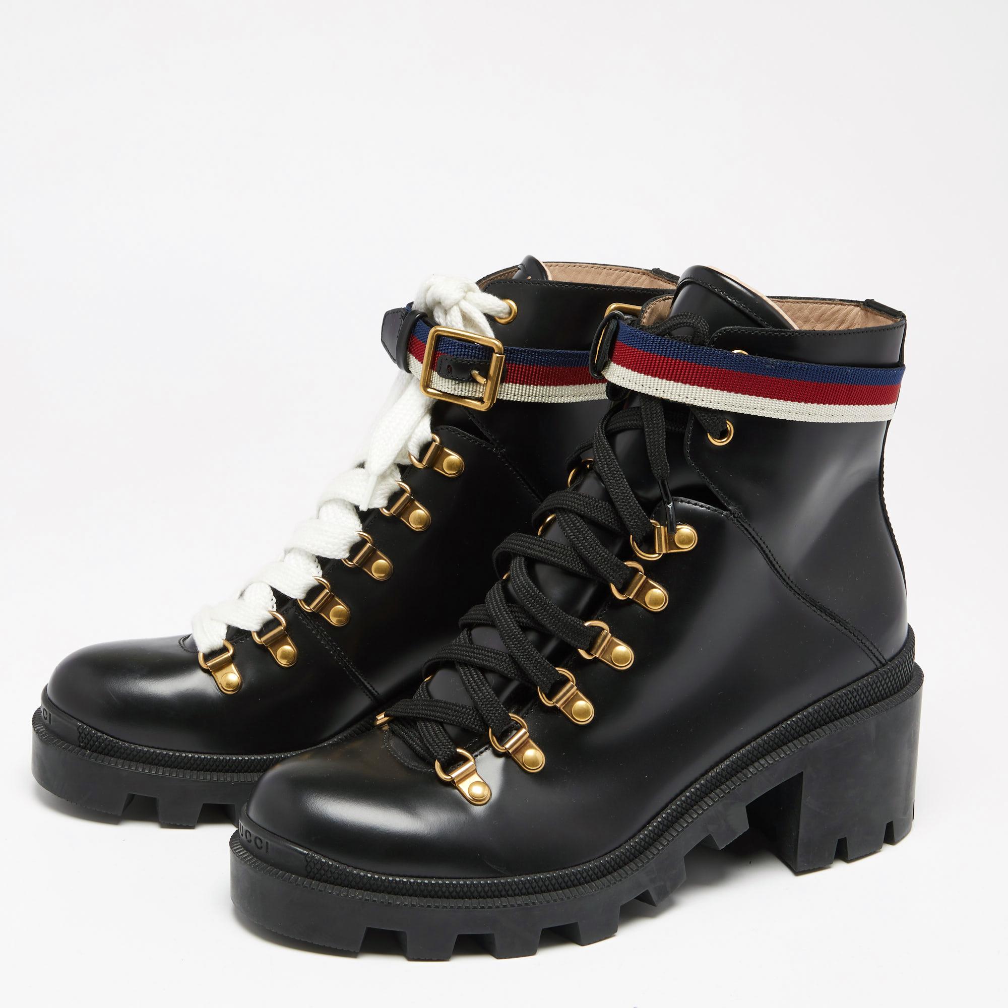 Stacked with signature details, this Gucci pair is rendered from leather and can be easily paired with most casual outfits. The opening of these shoes is designed with Web stripe and they rest on durable rubber soles. With a classy black shade, the