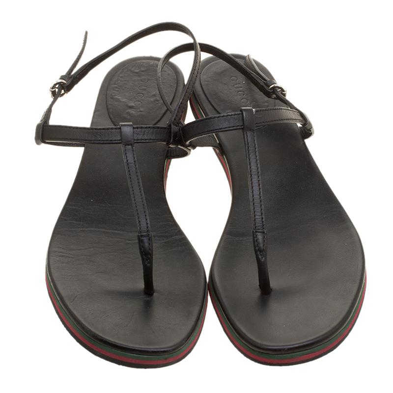 Gucci Black Leather Thong Flat Sandals Size 38 In Good Condition In Dubai, Al Qouz 2