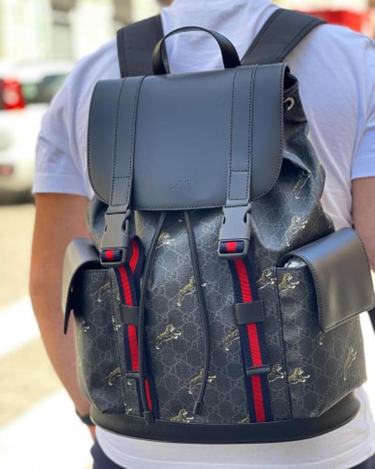 Gucci backpack crafted in black GG supreme canvas with prints, black leather details and silver hardware. Snap buckle closure, very roomy inside. Equipped with double strap and top handle. The backpack is in excellent condition.

Dimensions: 11 × 33