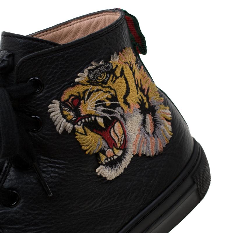 Gucci Black Leather Tiger Patch High Top Sneakers Size 42 In Good Condition In Dubai, Al Qouz 2