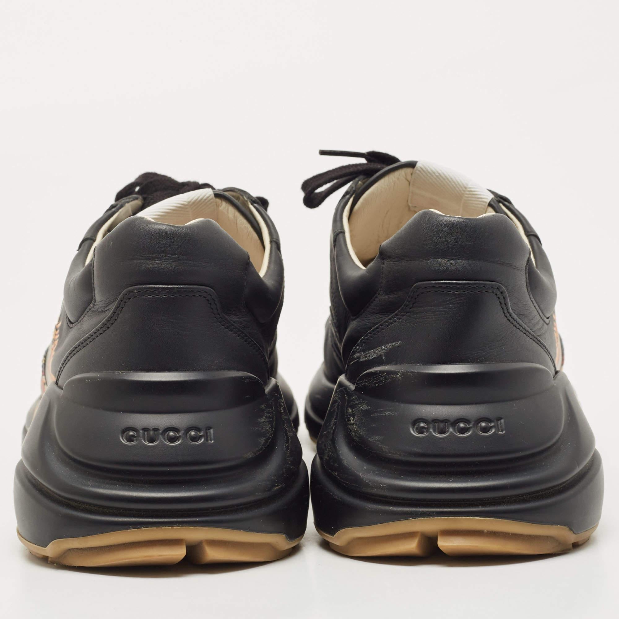Gucci Black Leather Tiger Rhyton Low Top Sneakers Size 44 In Good Condition In Dubai, Al Qouz 2