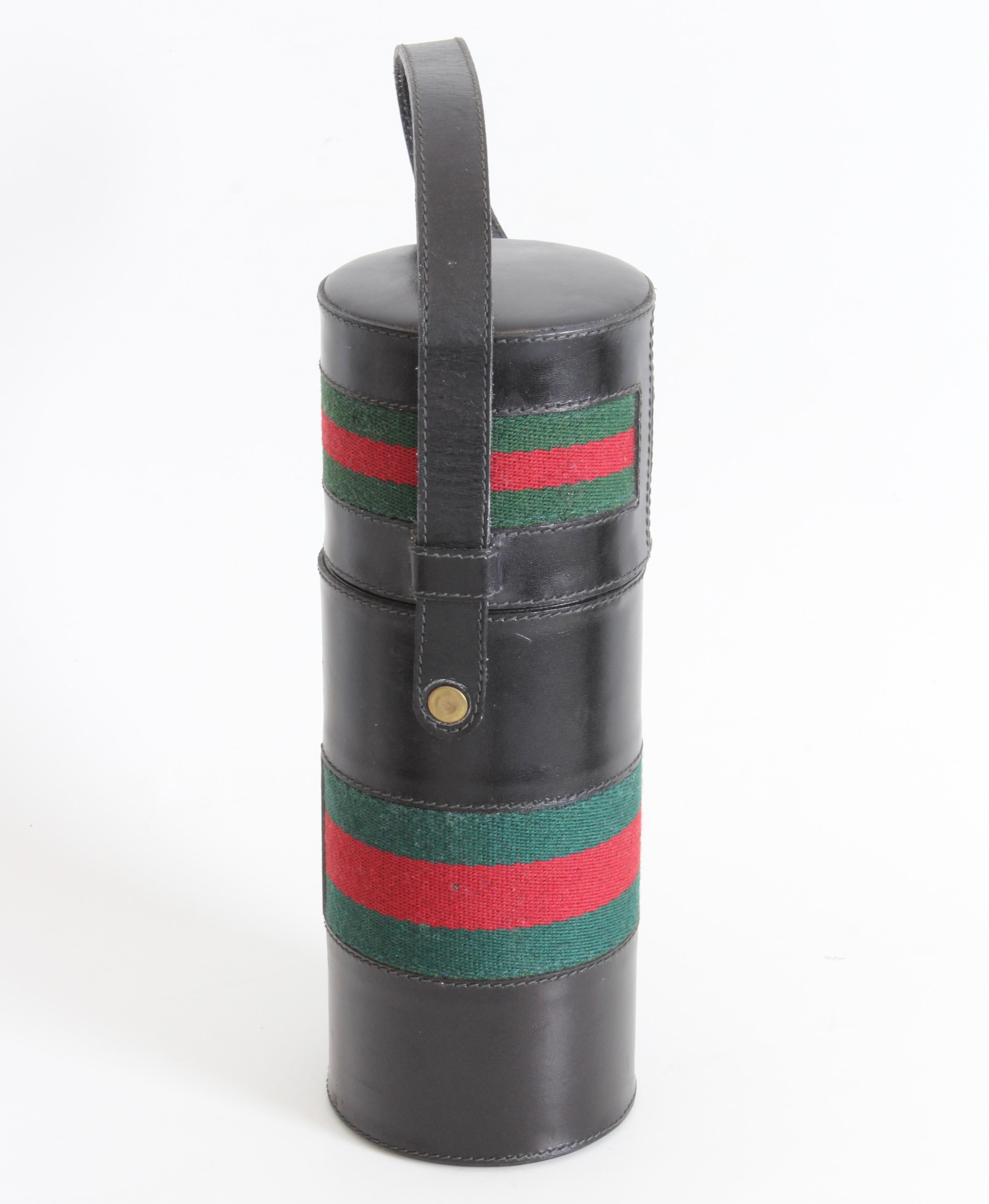 Gucci Schwarze Leder-Tragetasche mit Reißverschlussflasche Rot Grün Webbing Barware 70er Jahre im Angebot 1