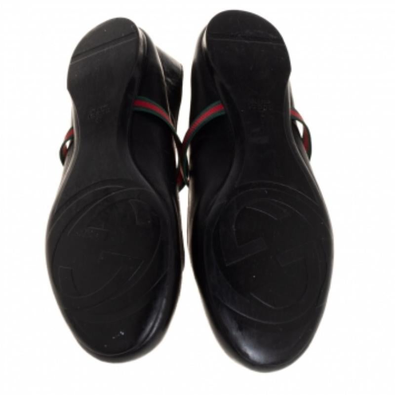 Gucci Black Leather Web Ballet Flats Size 36 In Fair Condition For Sale In Dubai, Al Qouz 2