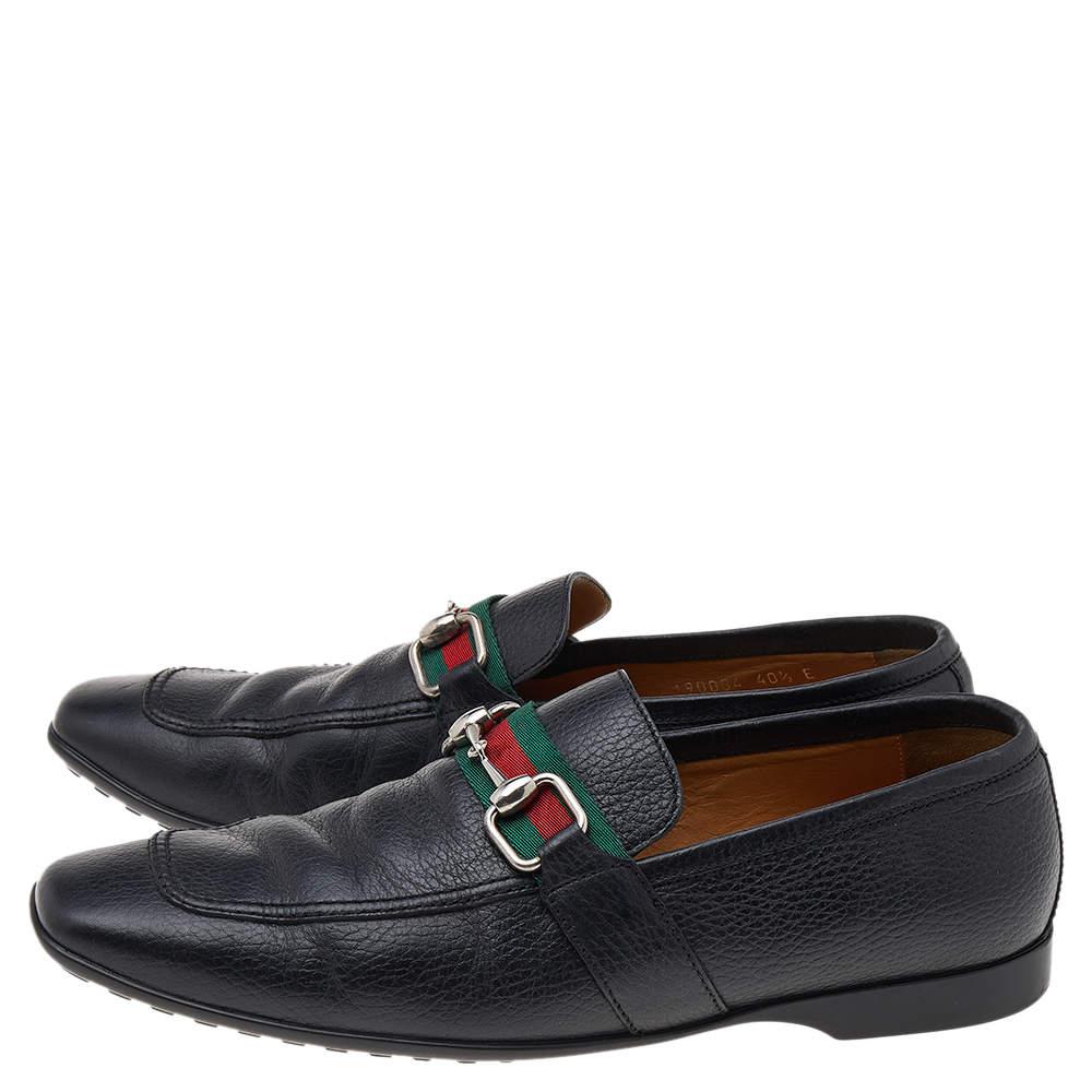 Loafers aus schwarzem Leder mit Webdetails von Gucci, Größe 40,5 im Zustand „Gut“ im Angebot in Dubai, Al Qouz 2