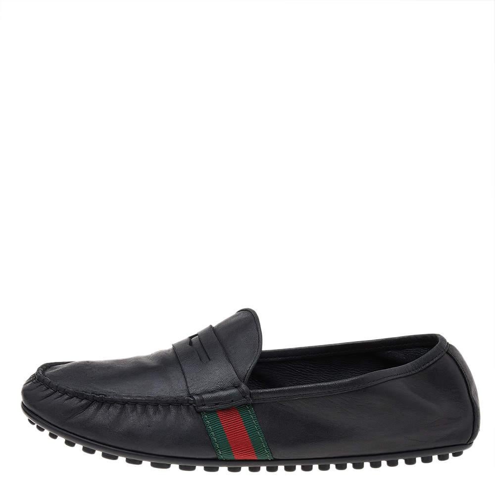 Functional and stylish, Gucci's collections capture the effortless, nonchalant finesse of the modern man. Crafted from leather in a black shade, these loafers are so comfortable you'll never want to take them off. They are designed with penny straps