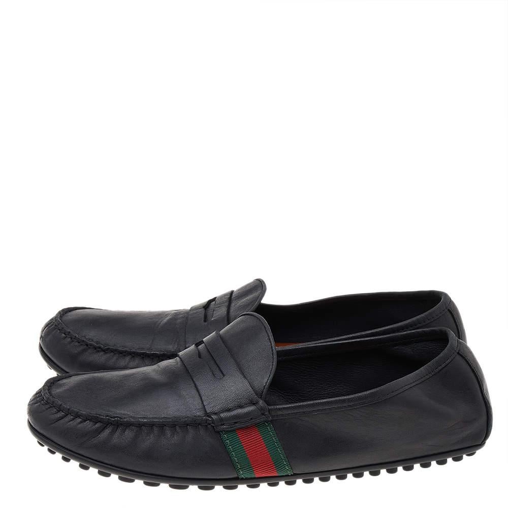 Gucci Black Leather Web Detail Slip on Loafers Size 43.5 In Good Condition For Sale In Dubai, Al Qouz 2