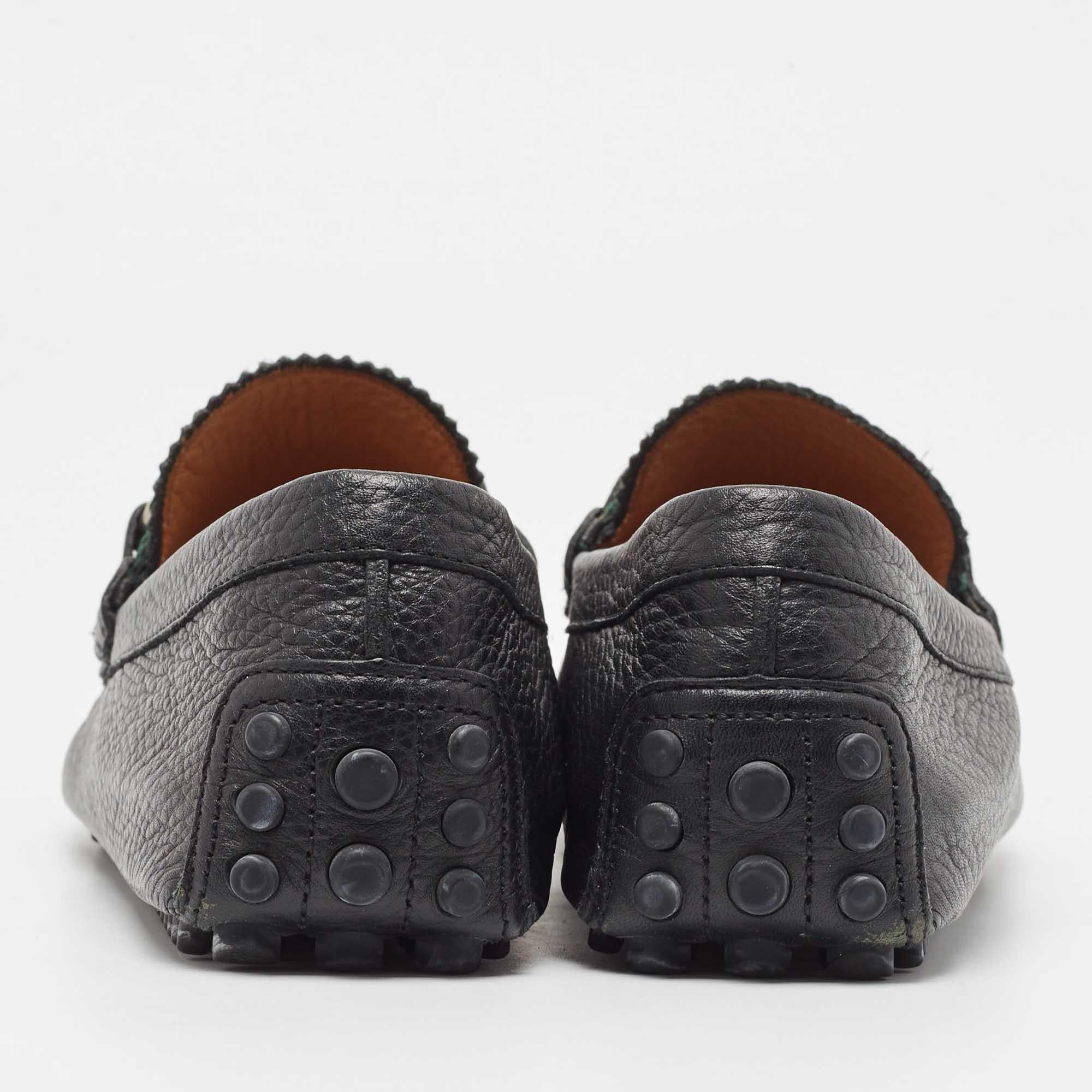 Gucci Black Leather Web Horsebit Loafers Size 41.5 In Excellent Condition For Sale In Dubai, Al Qouz 2