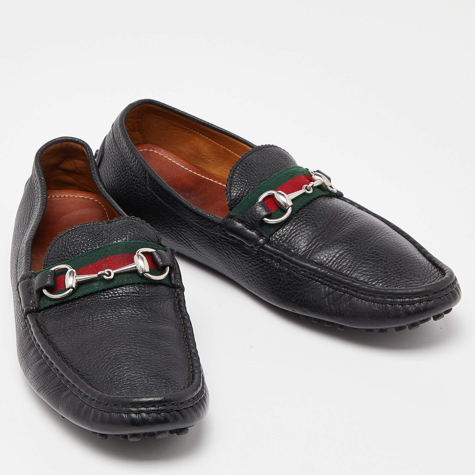 Gucci Black Leather Web Horsebit Loafers Size 44 In Good Condition For Sale In Dubai, Al Qouz 2
