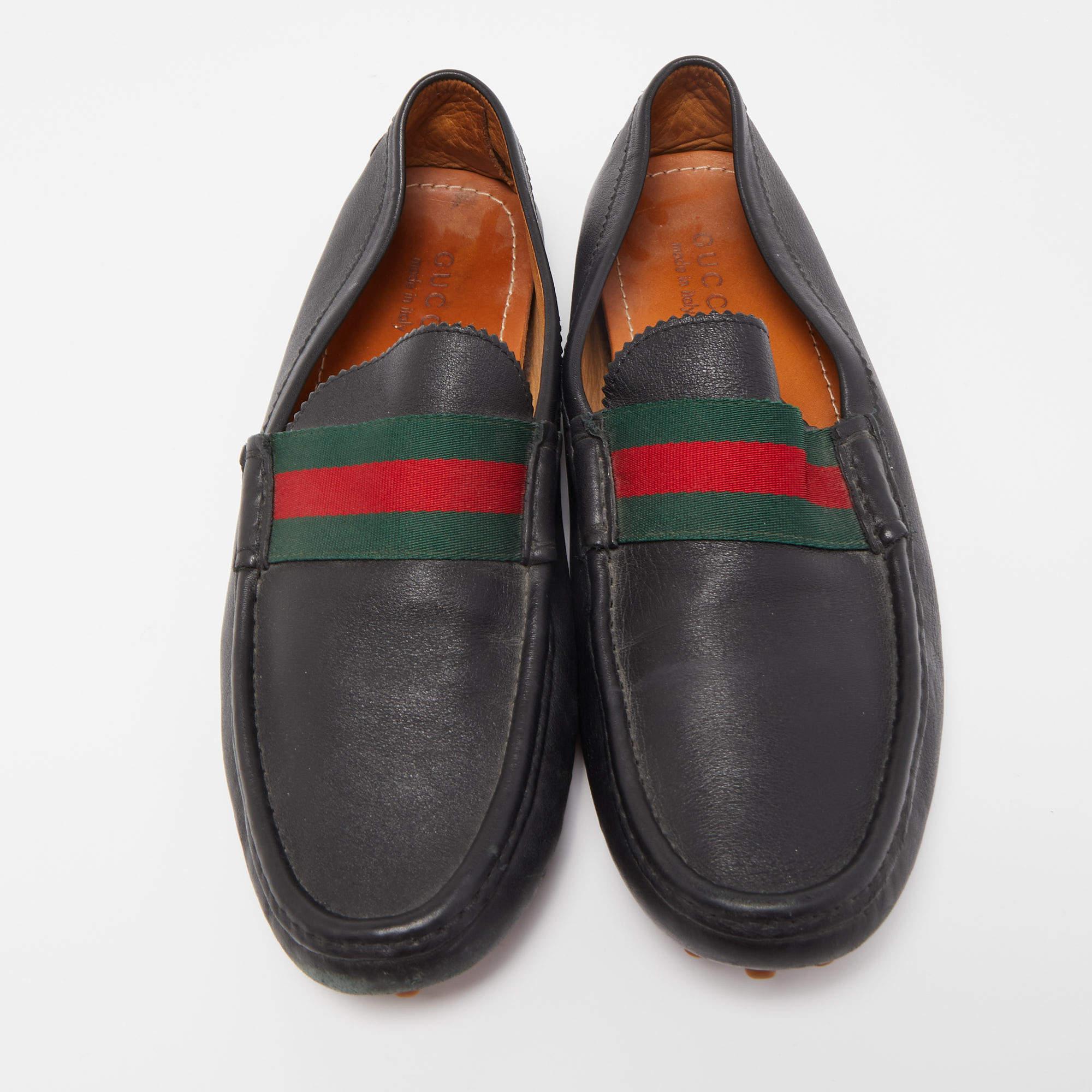 Gucci Black Leather Web Slip On Loafers Size 45 In Good Condition For Sale In Dubai, Al Qouz 2