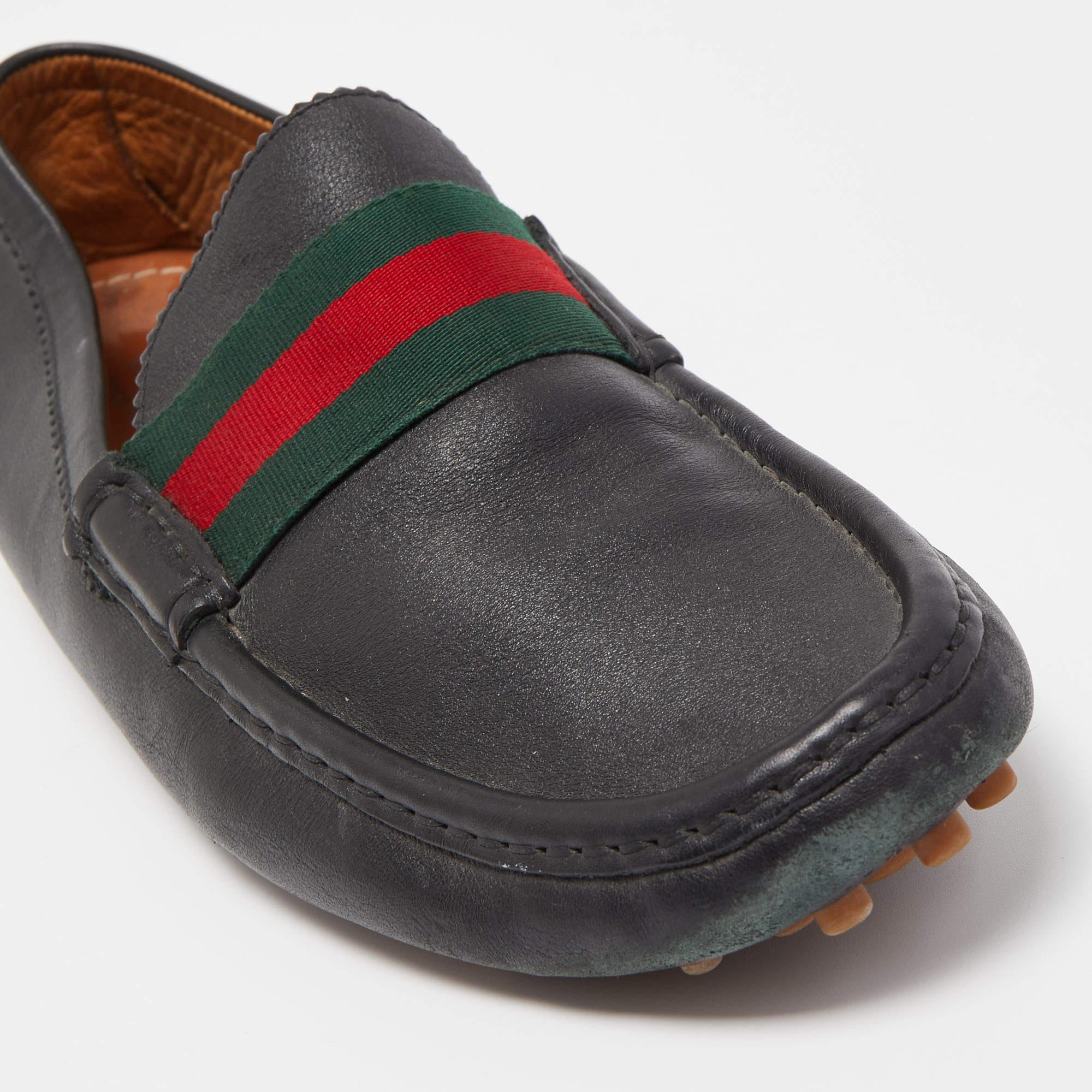 Gucci Web Slip On Loafers aus schwarzem Leder, Größe 45 3