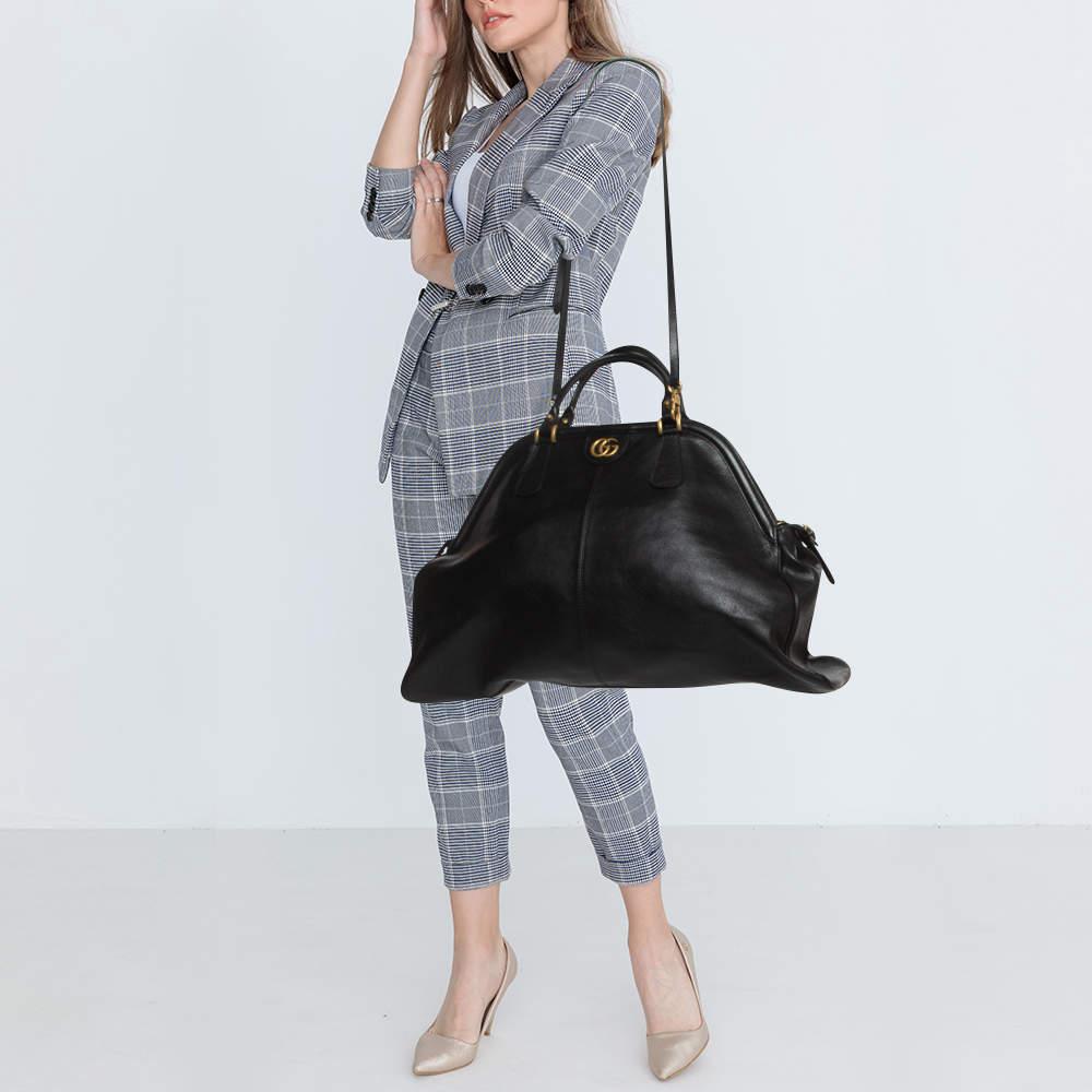 Thoughtful details, high quality, and everyday convenience mark this weekender bag for women by Gucci. The bag is sewn with skill to deliver a refined look and an impeccable finish.

