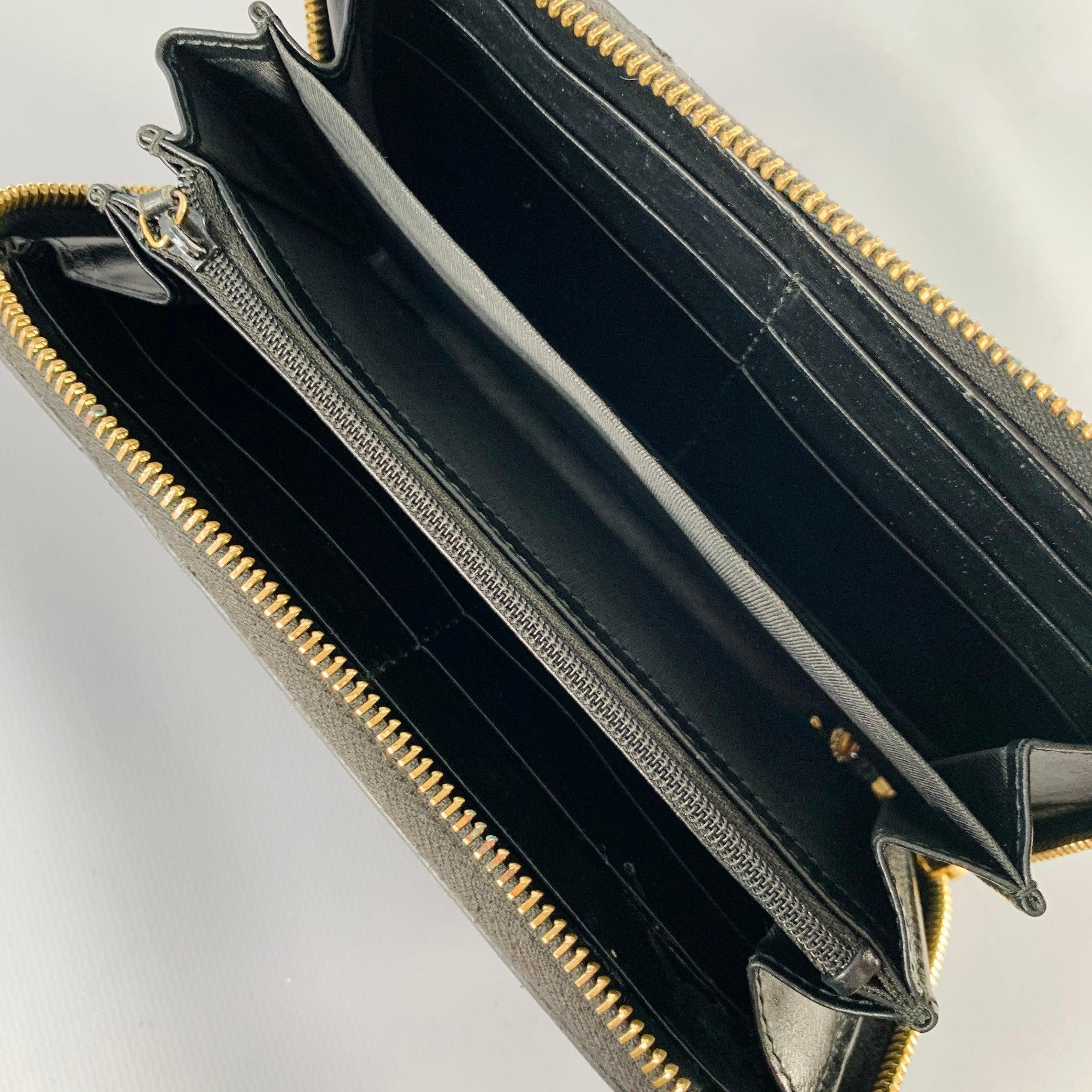GUCCI Black Leather Zip Wallet In Excellent Condition For Sale In San Francisco, CA