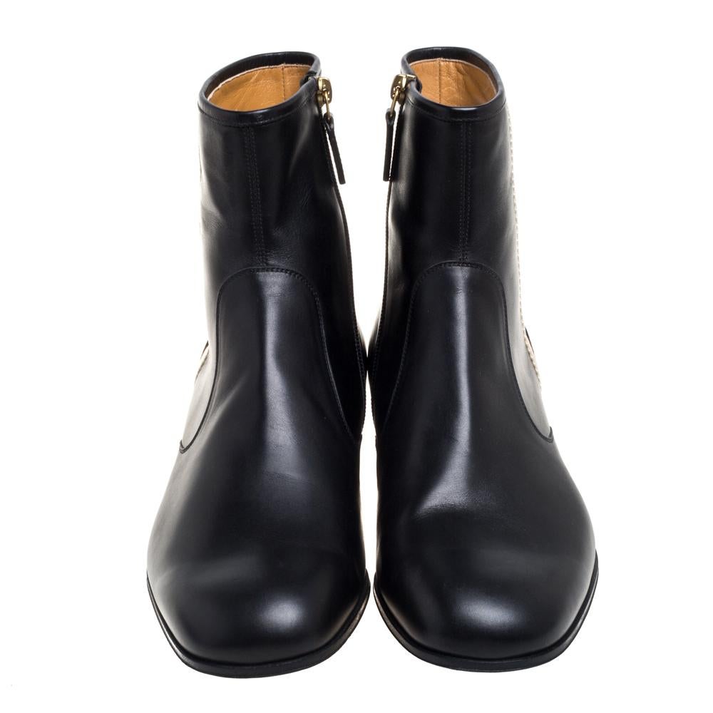 Now here is one pair that knows how to make you look effortlessly stylish! These black boots from Gucci are finely crafted from leather and fabulously designed with the 'GUCCI' labels on the sides along with zippers. Comfortable leather-lined