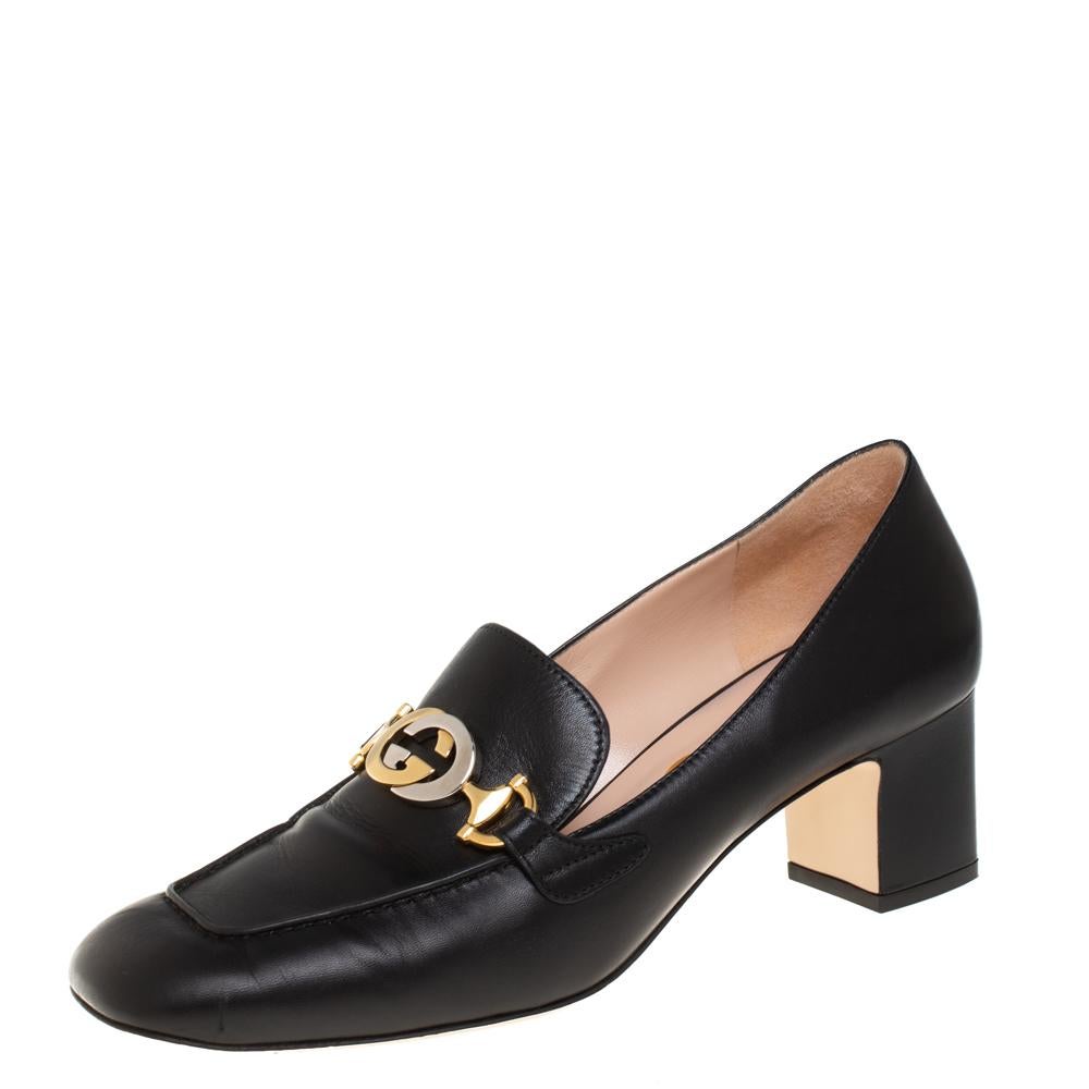 These Zumi pumps by Gucci can add oodles of sophistication to your outfit. Constructed in a loafer silhouette, they are made of leather and augmented with a unique combination of the Horsebit and GG motifs. These pumps are elevated on block heels to
