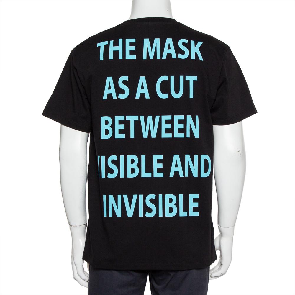 This oversized t-shirt from Gucci is breezy and stylish. It is tailored from 100% cotton and comes in black, with a mask detail and logo printed on the front, followed by words on the back. It is unique and makes a statement. Pair it with casual