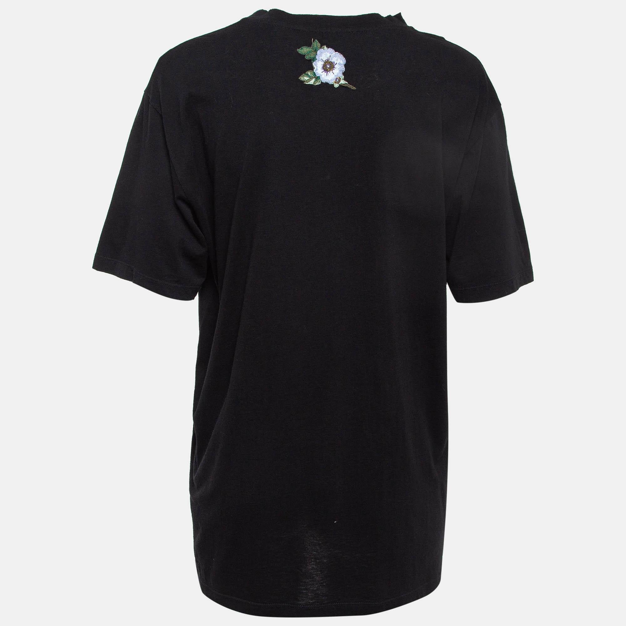 Ottieni il comfort e il giusto stile casual con questa maglietta firmata. Progettato per essere affidabile e duraturo  la creazione presenta una scollatura semplice e dettagli firmati.