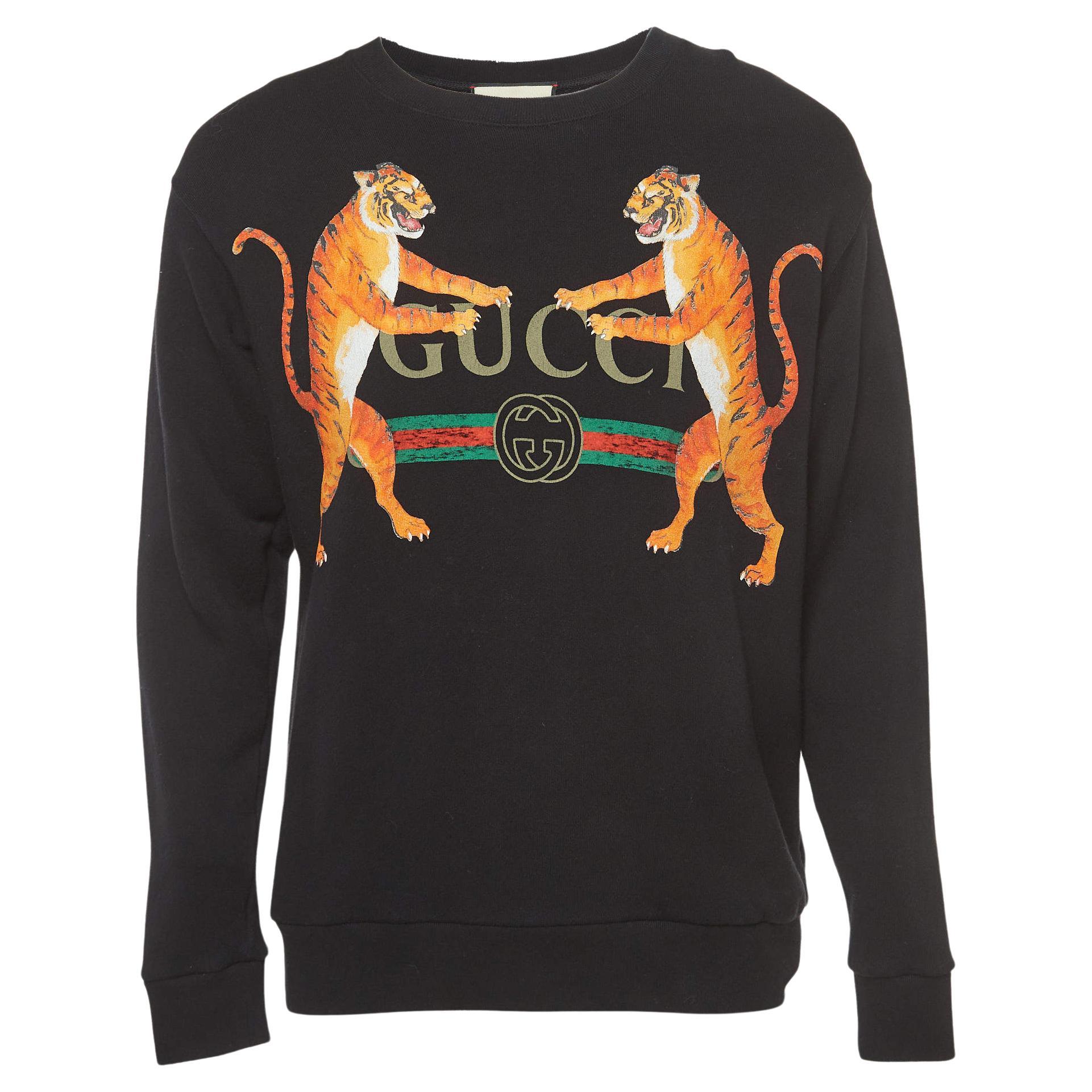 Gucci Schwarzes Logo Tiger bedrucktes Baumwollstrick-Pullovershirt mit Logo S im Angebot