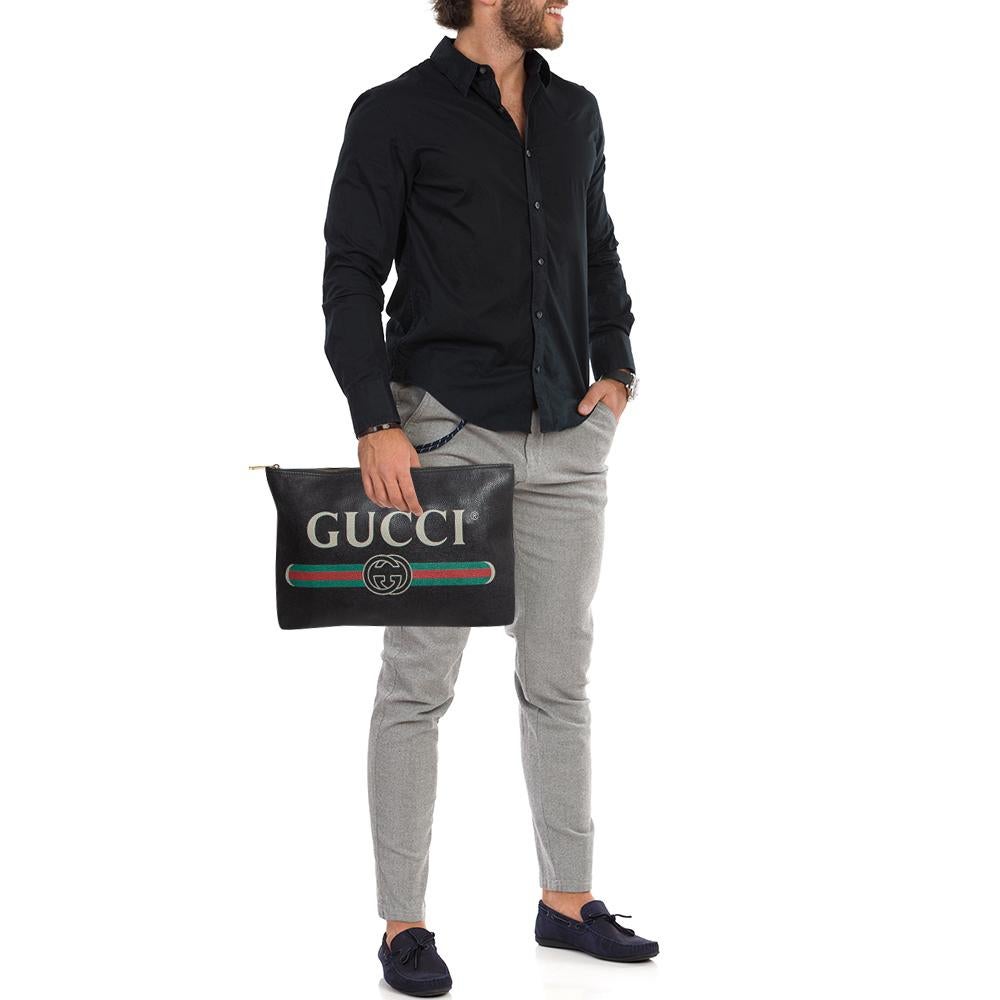 Gucci Schwarzes Logo Web Zip Pouch im Zustand „Gut“ im Angebot in Dubai, Al Qouz 2