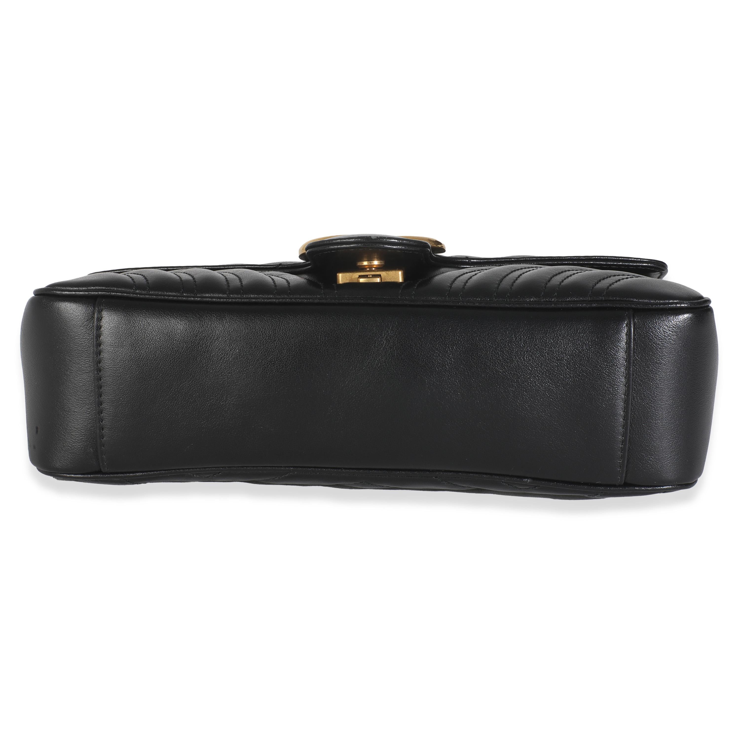 Listing Title : Gucci Black Matelasse Calfskin Small GG Marmont Shoulder Bag
SKU : 145869
Condit : Usagé 
Description de l'état : Le modèle Marmont de Gucci est une extension de la ceinture GG, signature de la maison dans les années 70. Doté d'une