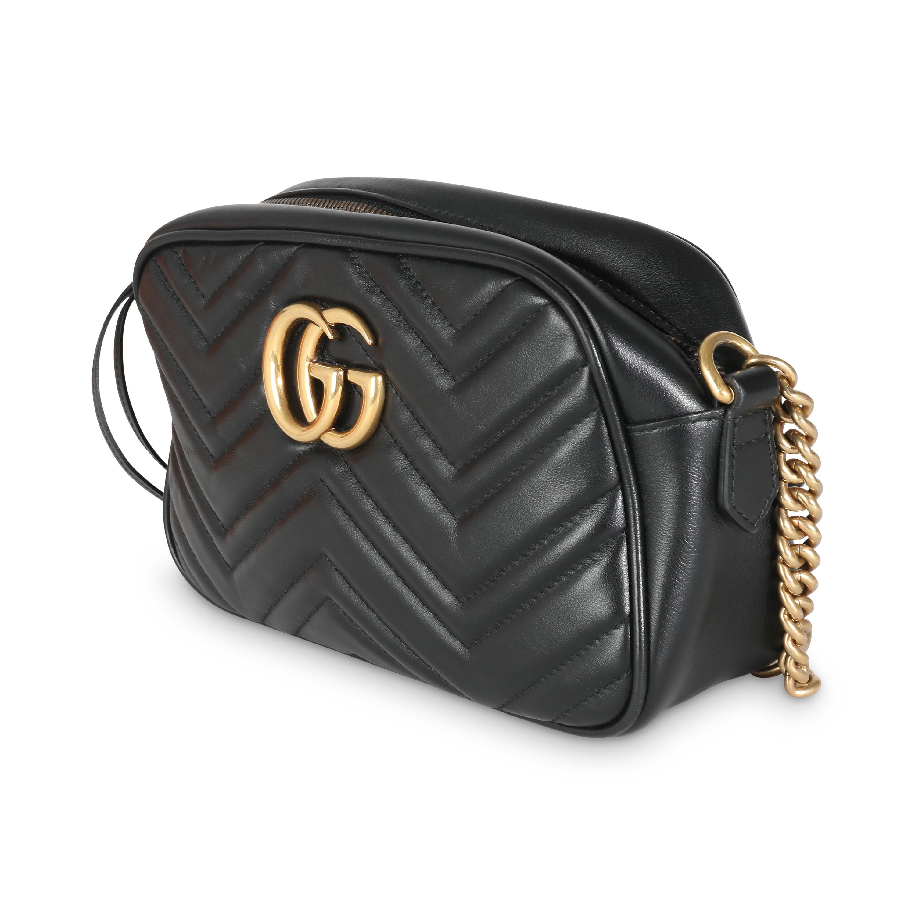 Bolso pequeño GG Marmont de piel de becerro matelassé negra de Gucci Negro