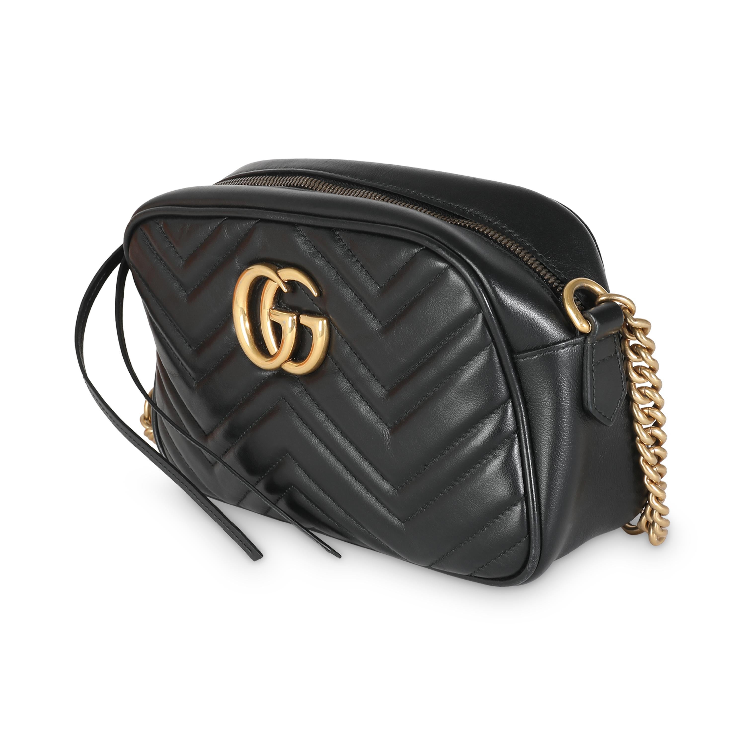 Bolso pequeño GG Marmont de piel de becerro matelassé negra de Gucci en Excelente Estado en New York, NY