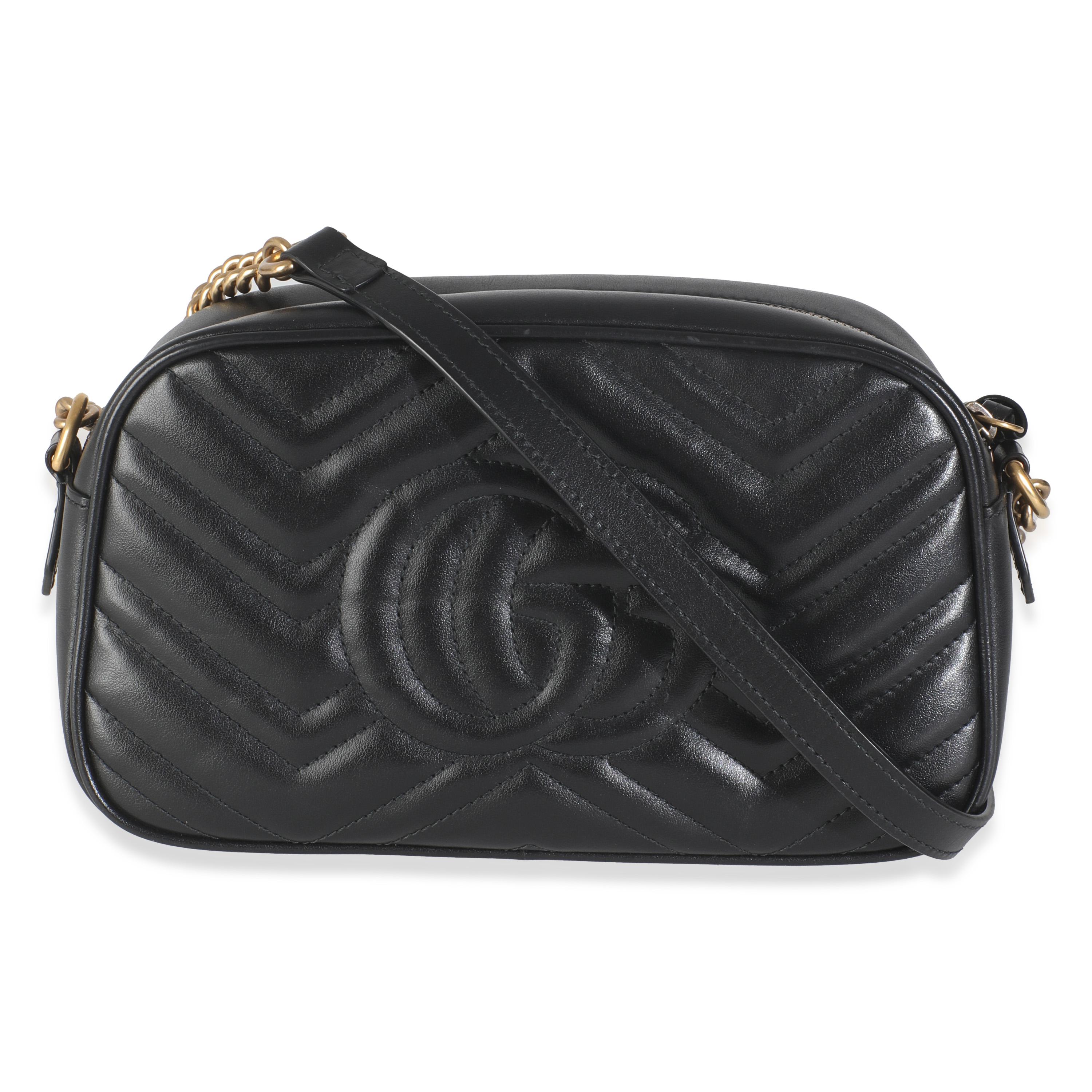 Listing Title : Gucci Black Matelasse Calfskin Small Marmont Shoulder Bag
SKU : 145596
Condit : Usagé 
Description de l'état : Le modèle Marmont de Gucci est une extension de la ceinture GG, signature de la maison dans les années 70. Doté d'une