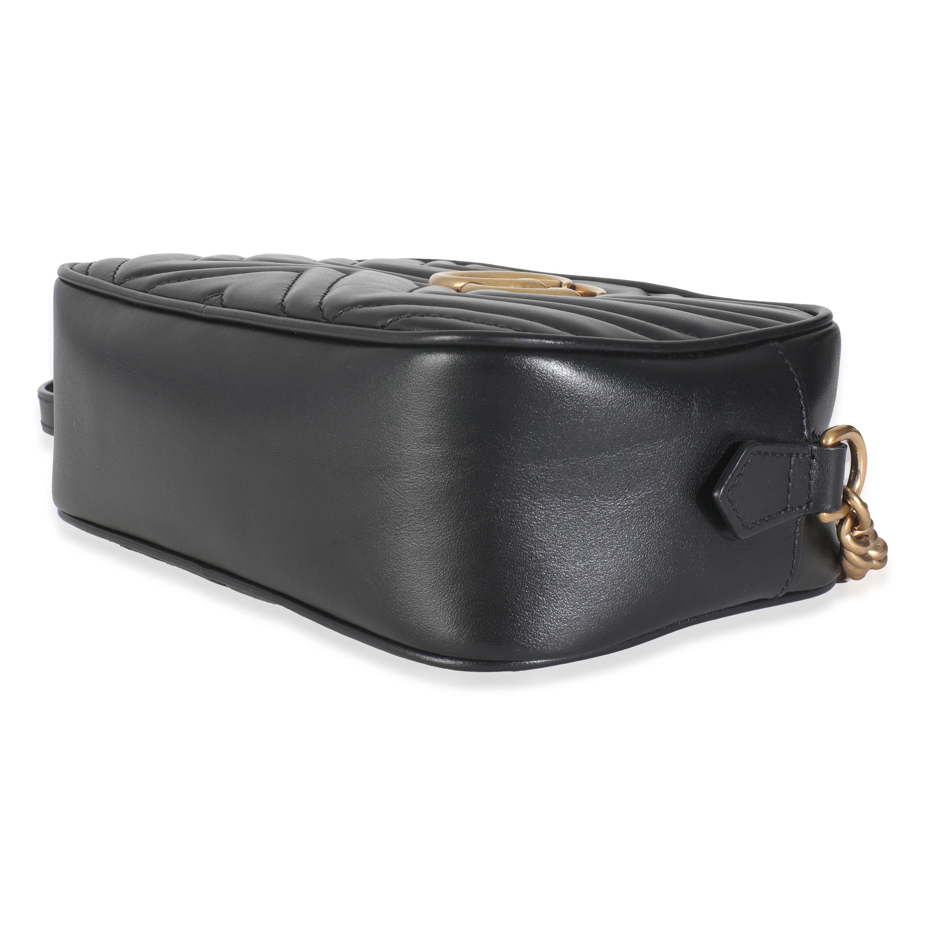 Gucci - Petit sac à bandoulière Marmont en cuir matelassé noir Excellent état - En vente à New York, NY