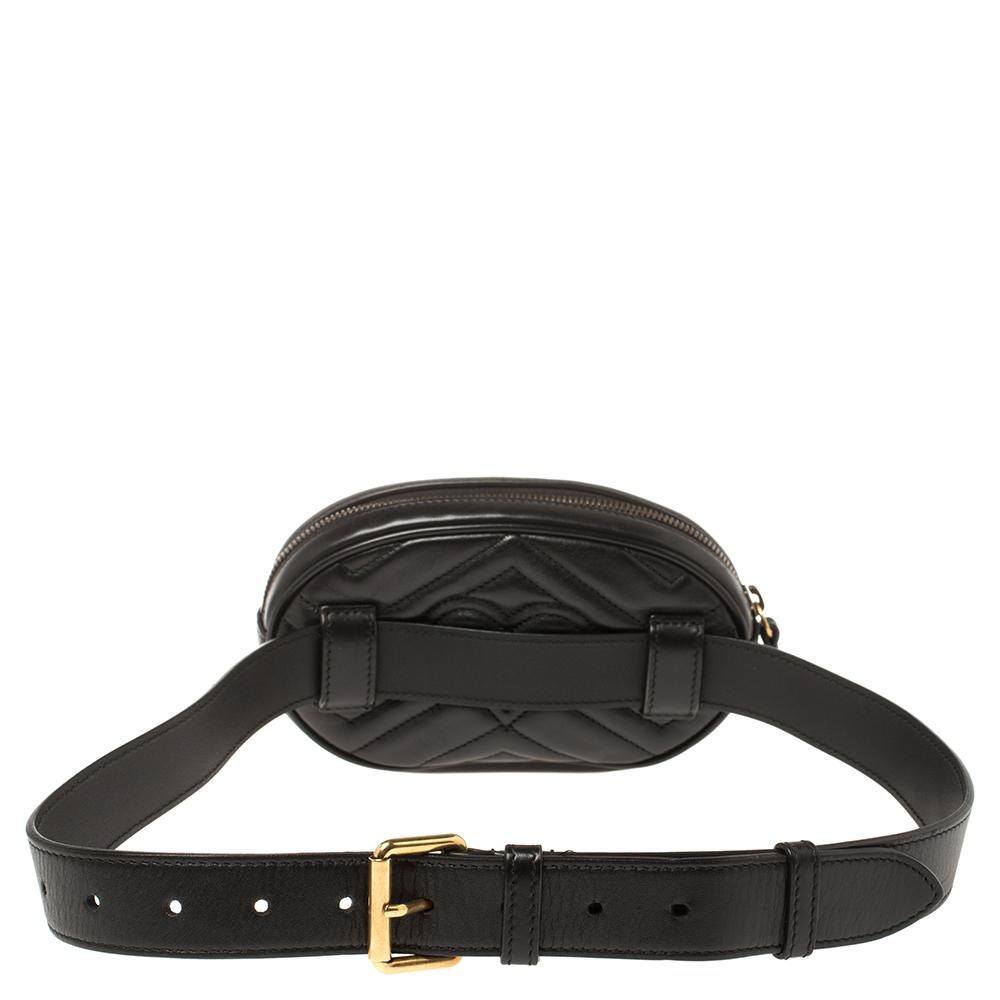 This Marmont belt bag has been exquisitely crafted from black-hued leather using the matelassé technique and equipped with a well-sized suede interior. On the front flap, there is a GG logo and the buckle belt is provided for you to fasten it. A