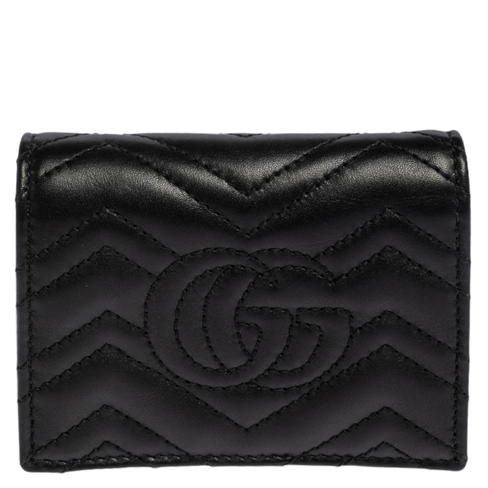 The Marmont range of designs by Gucci has gained such wide popularity around the world. It's time you update your wardrobe with a piece from that range. This card case is simply stylish. It comes made from matelassé leather in a sleek shade of