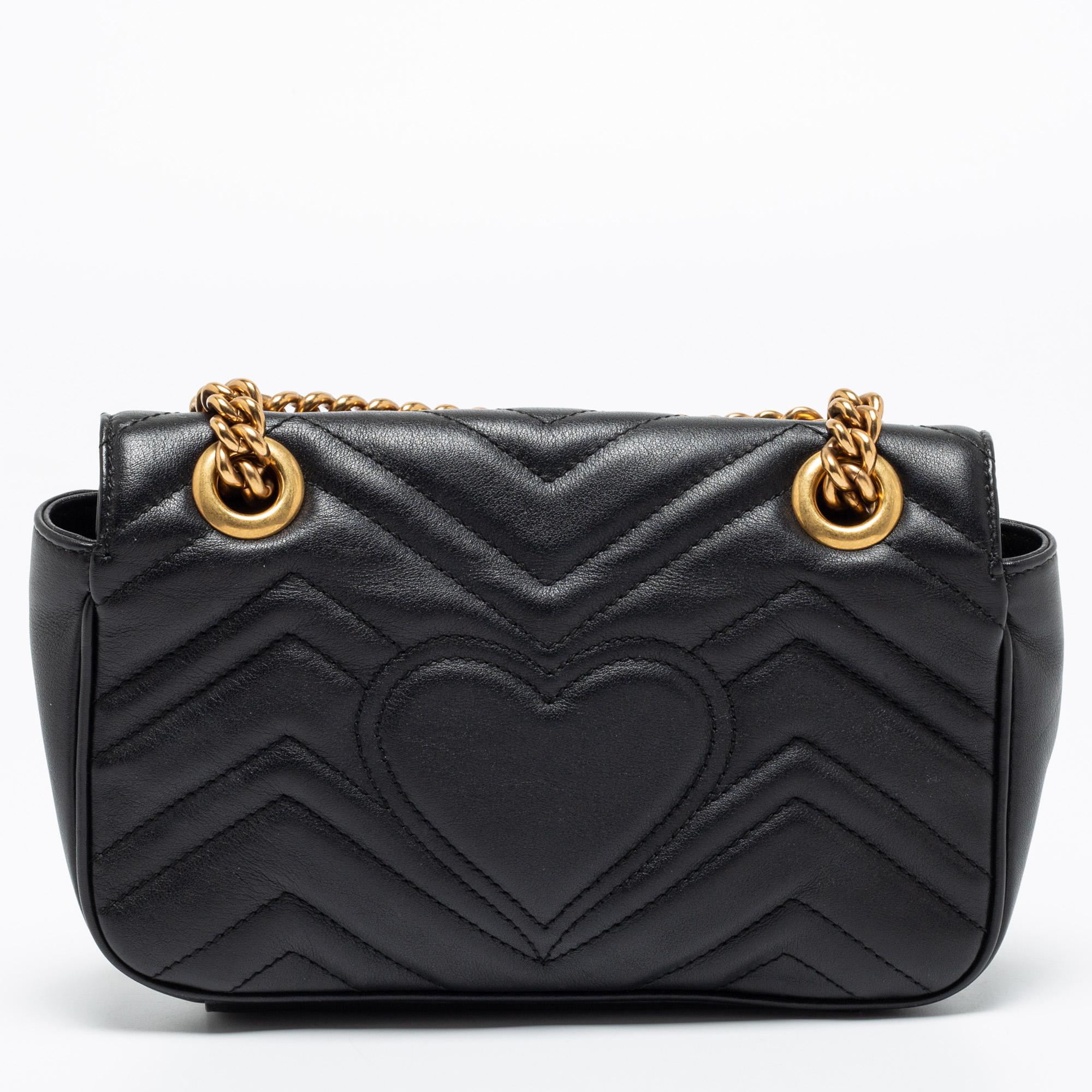 This Mini Gucci GG Marmont shoulder bag is a timeless piece to last you season after season. This quilted bag is made of black leather and will suit all your needs. It has GG logo detailing, a long shoulder strap, and an Alcantara-lined