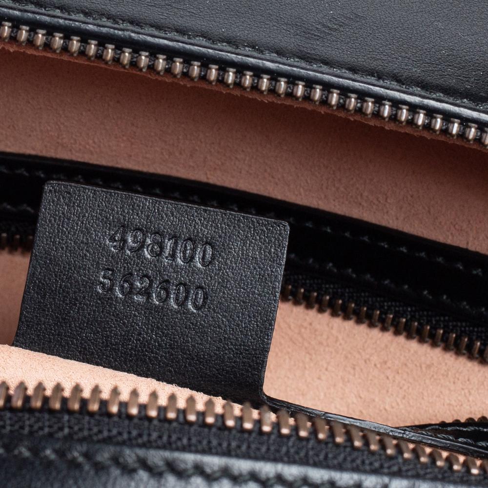 Kleine GG Marmont Tasche aus schwarzem Matelasse-Leder von Gucci 7