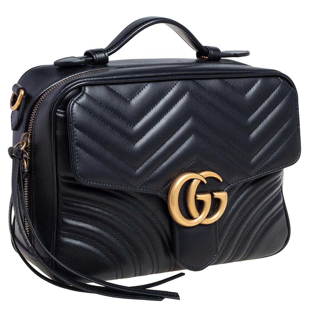 Kleine GG Marmont Tasche aus schwarzem Matelasse-Leder von Gucci im Zustand „Gut“ in Dubai, Al Qouz 2