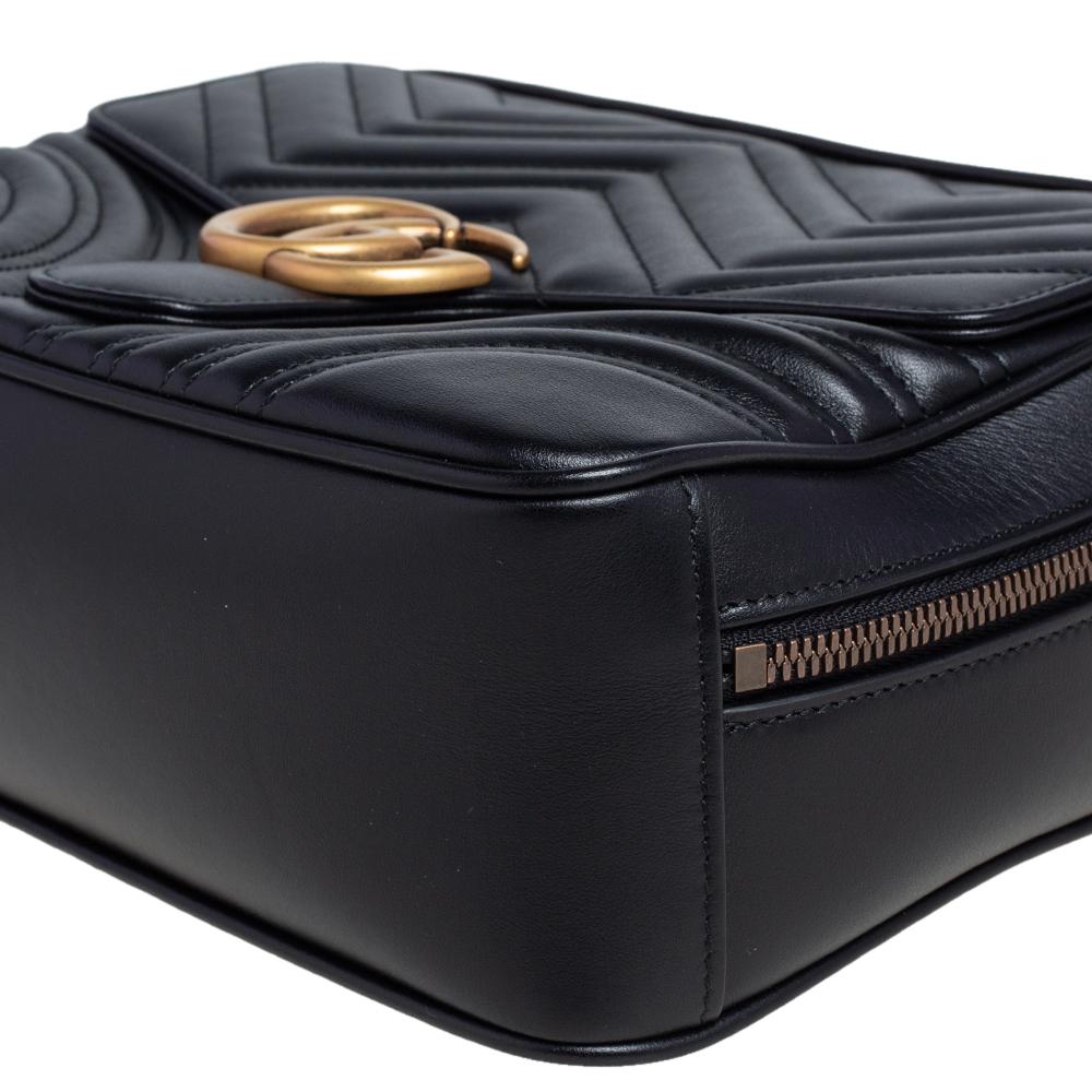 Kleine GG Marmont Tasche aus schwarzem Matelasse-Leder von Gucci 1