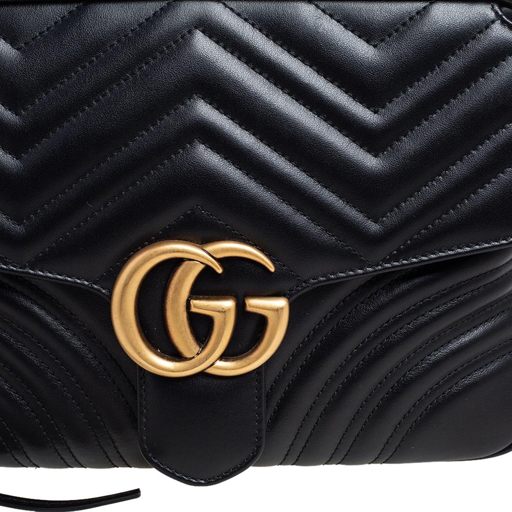Kleine GG Marmont Tasche aus schwarzem Matelasse-Leder von Gucci 2