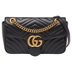 Gucci Schwarzes Matelassé-Leder Kleine GG Marmont Umhängetasche