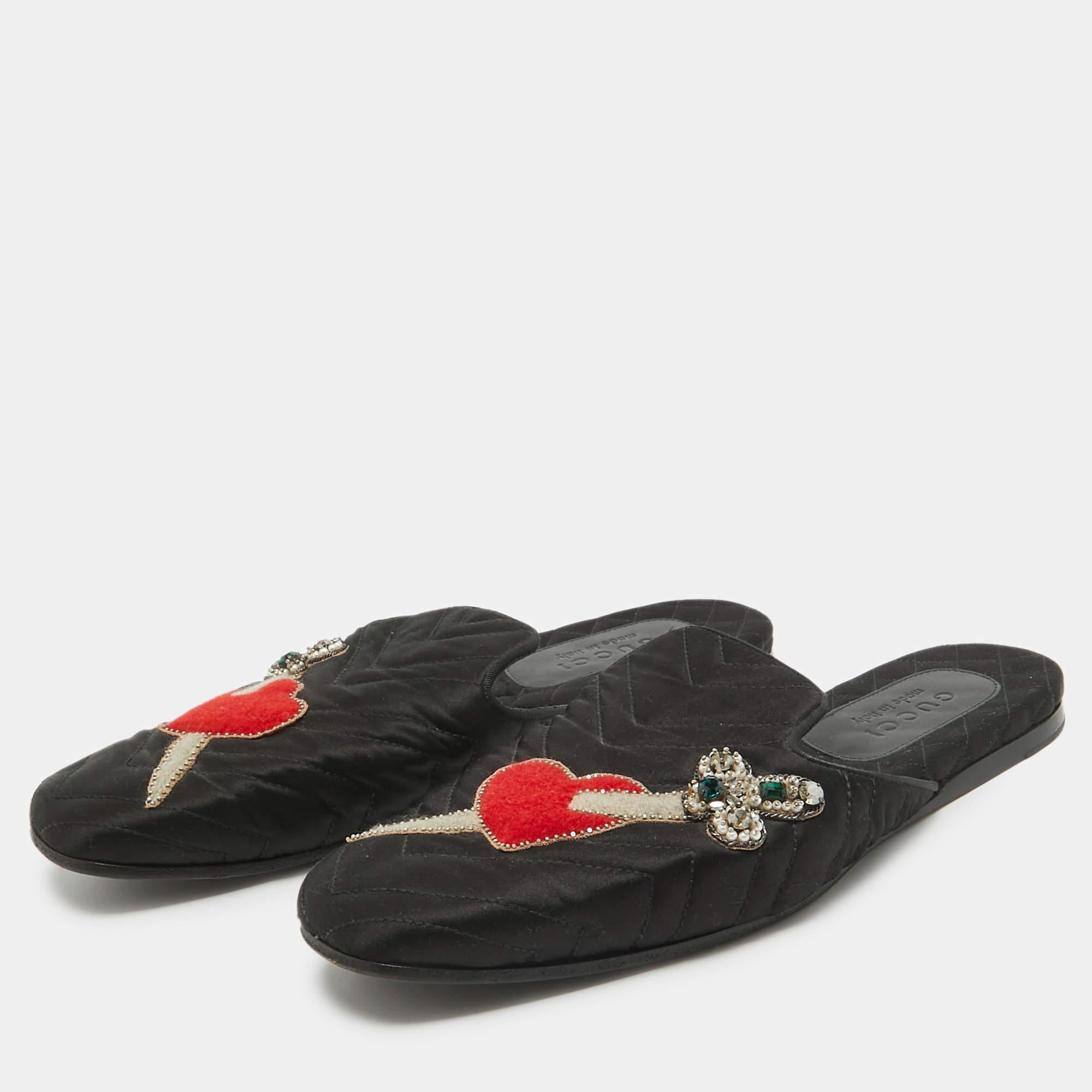 Ces chaussures plates de créateur bien conçues vous permettent de faire des projets pour toute la journée. Ils ont un design élégant et sont très agréables à porter.

