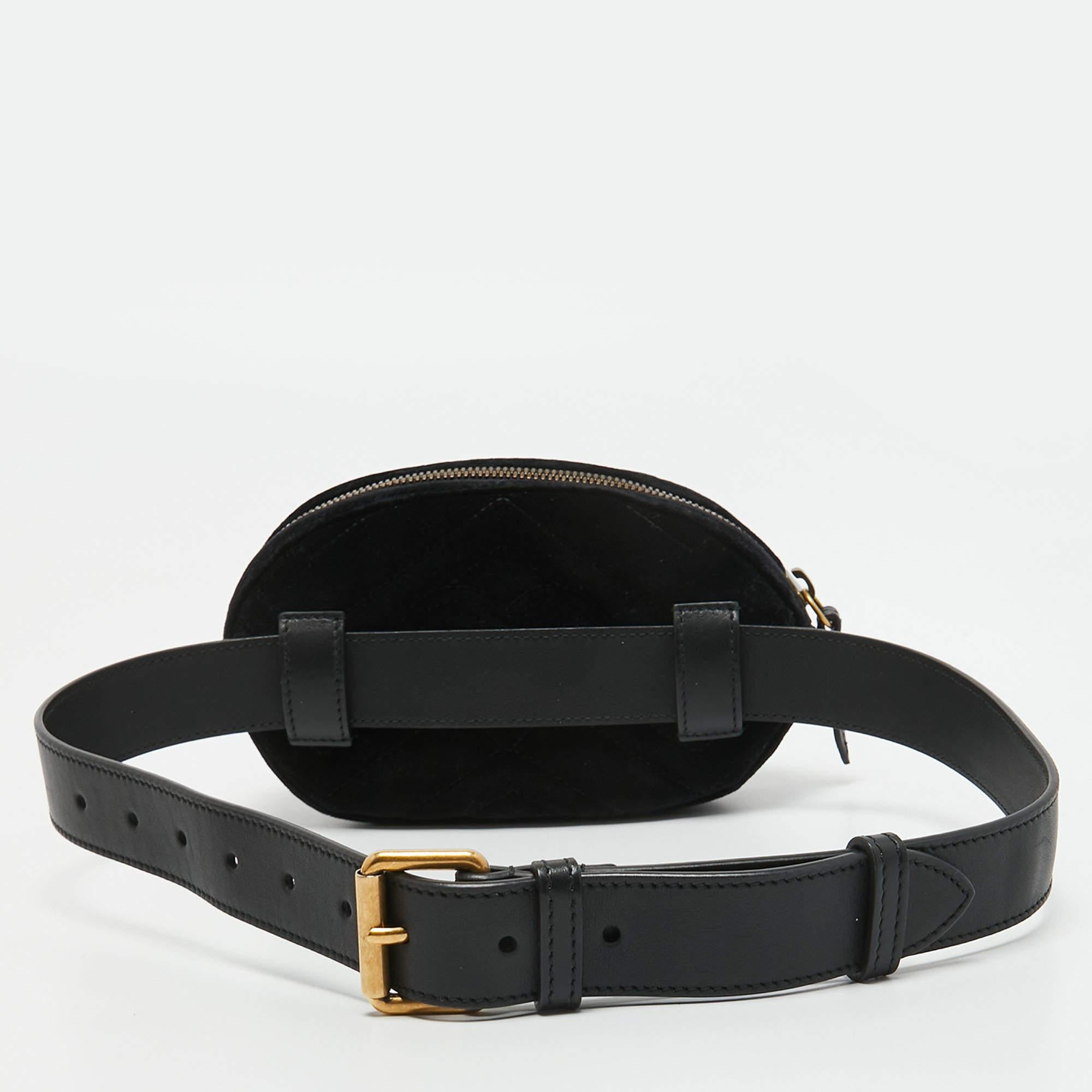 Innovative and sophisticated, this Gucci Marmont belt bag evokes a sense of classic glamour. Finely crafted from matelassé velvet, it gets a luxe update with a 'GG' motif on the front and features a satin-lined interior.

