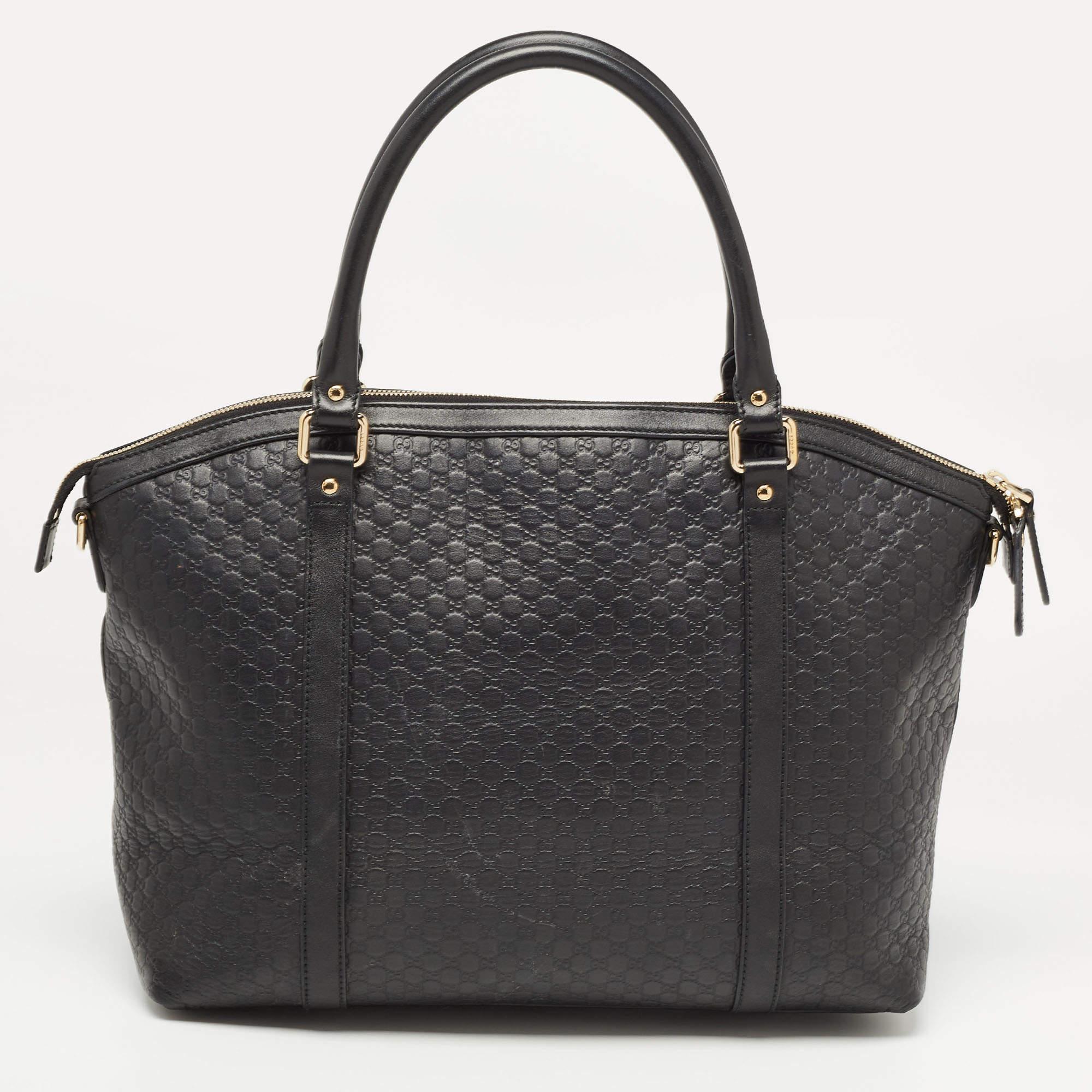Carry everything you need in style thanks to this Gucci black leather tote. Crafted from the best materials, this is an accessory that promises enduring style and usage.

Includes: Original Dustbag, Detachable Strap