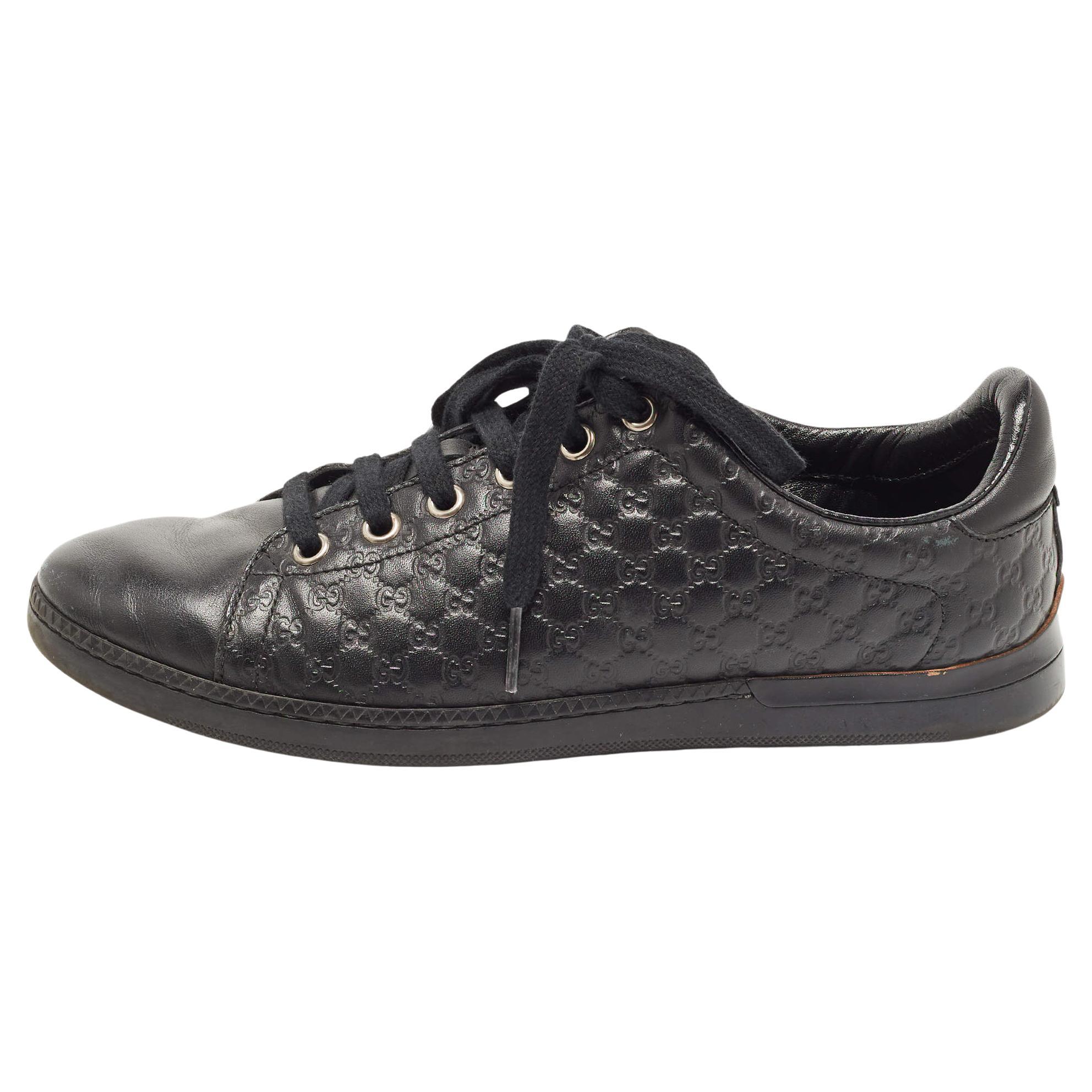 Gucci Black Microguccissima Leather Low Top Sneakers Size 35.5 For Sale