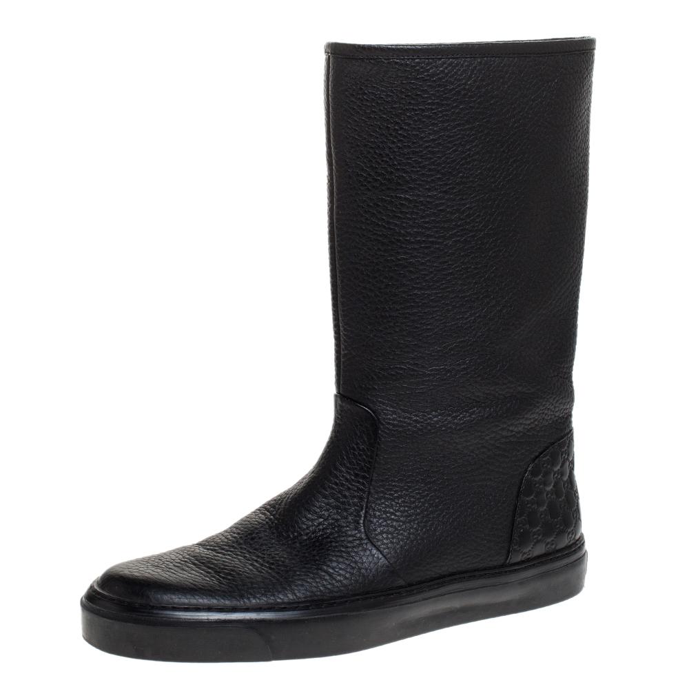Show up on a rainy day with style in these rain boots from Gucci. They are made from Microguccissima leather. Because the base of the boots is made of rubber, they will surely keep you dry and stylish even when it is pouring.

Includes
Original